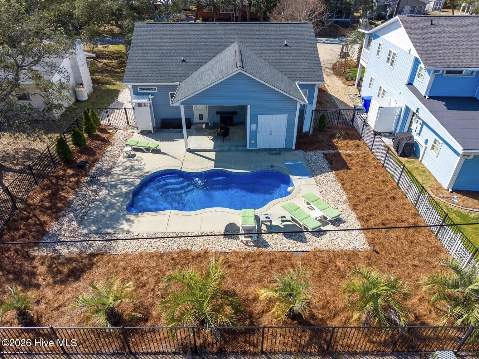 100559690 | Photo 23