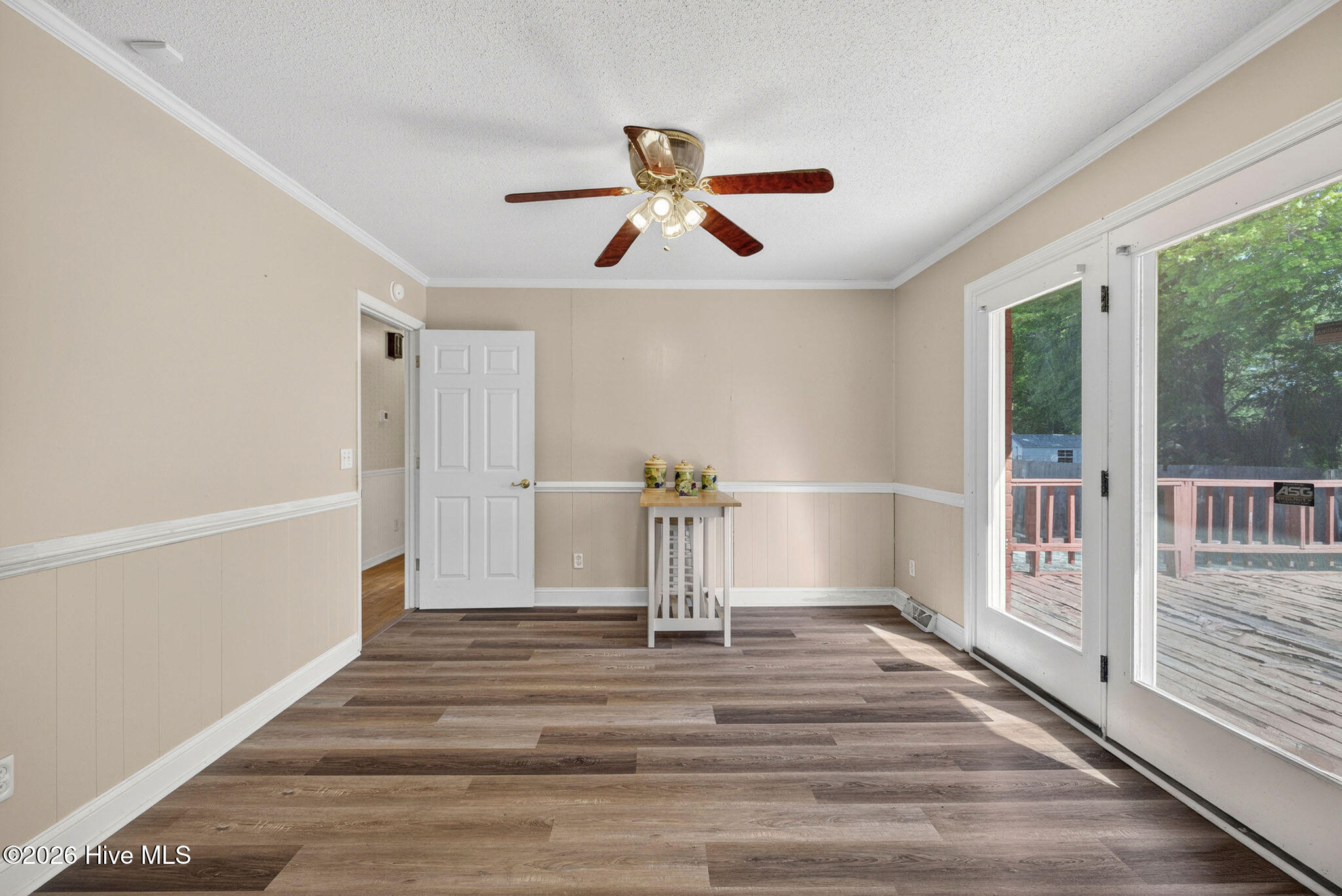 100566296 | Photo 11