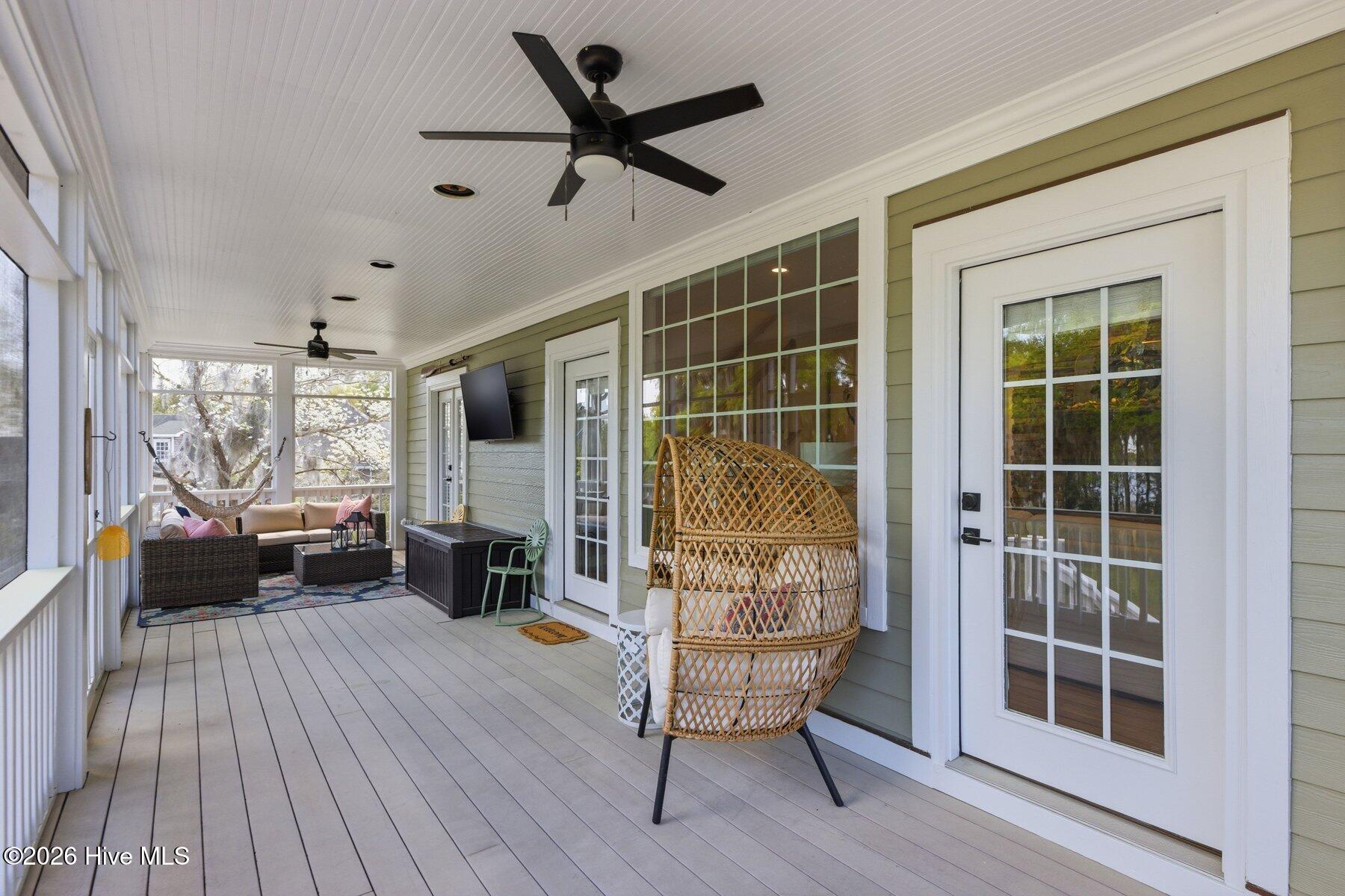 100564034 | Photo 25