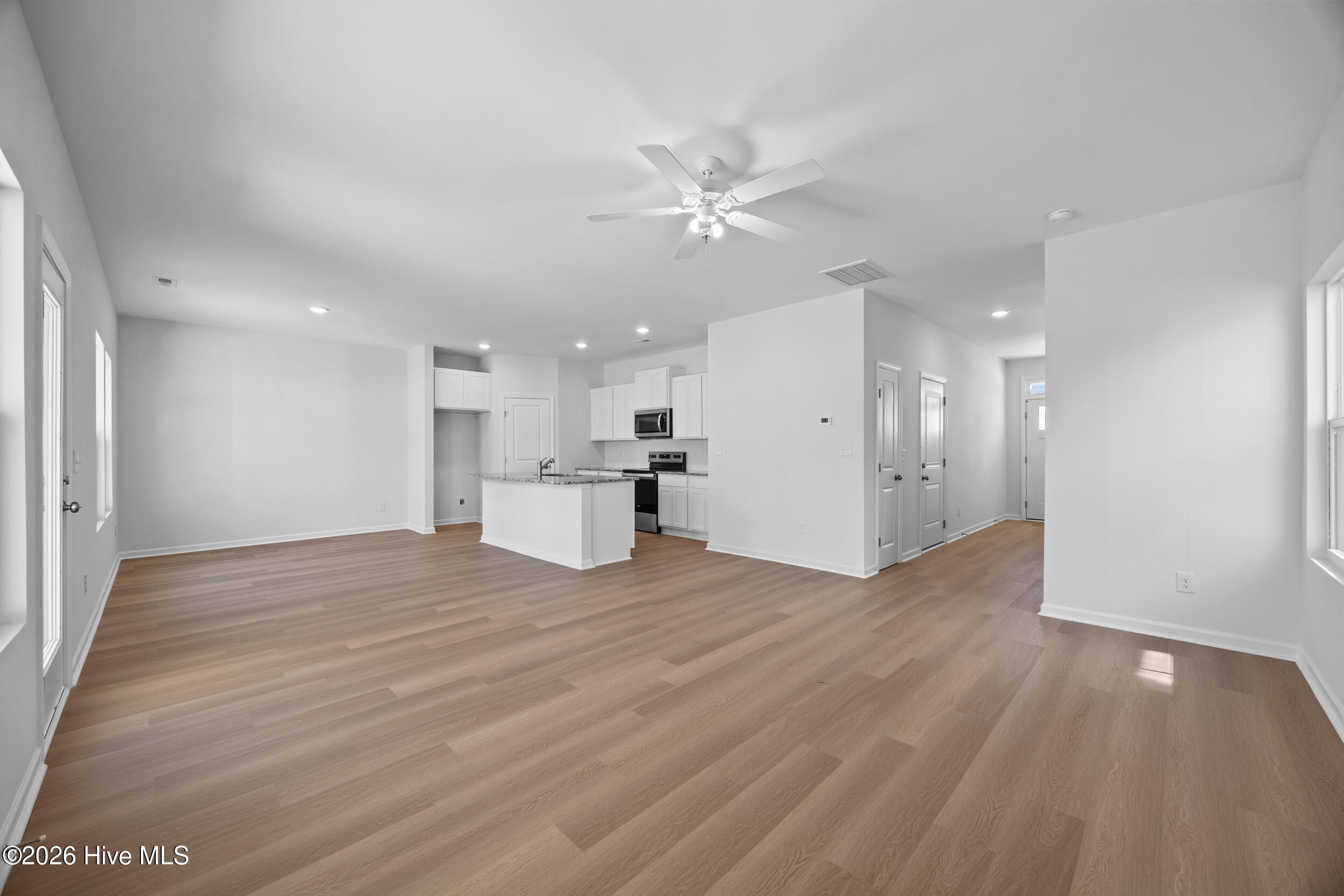 100547269 | Photo 19