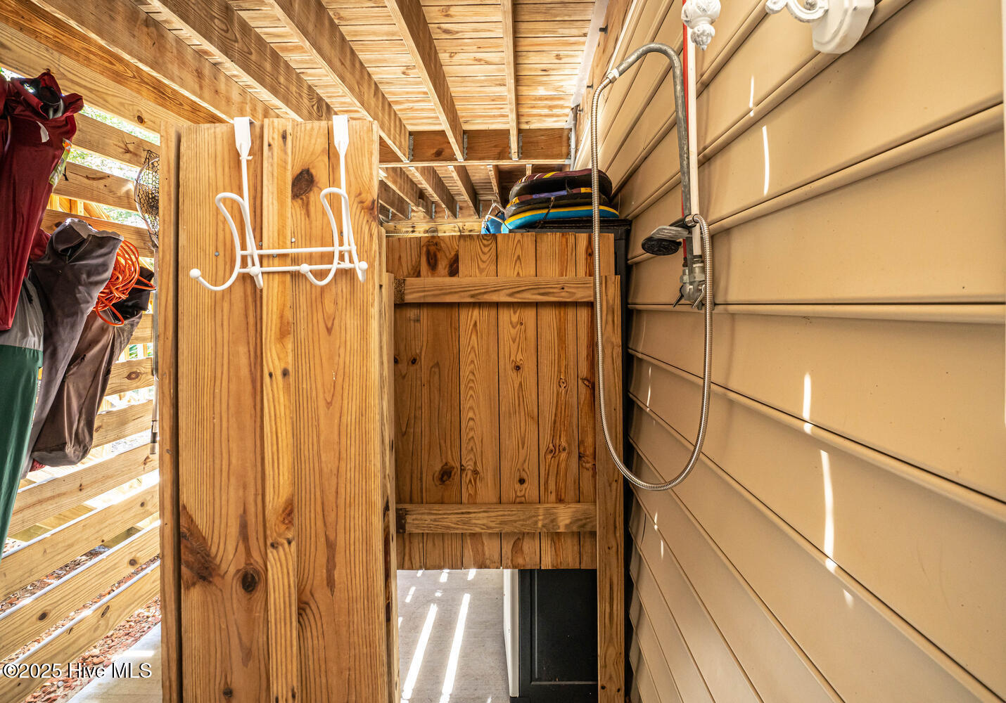 100532611 | Photo 15