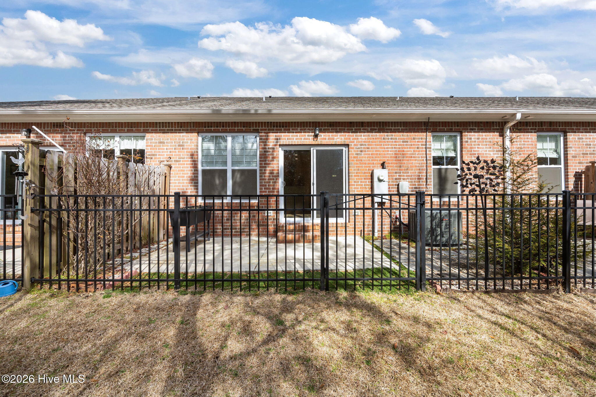 100556158 | Photo 11