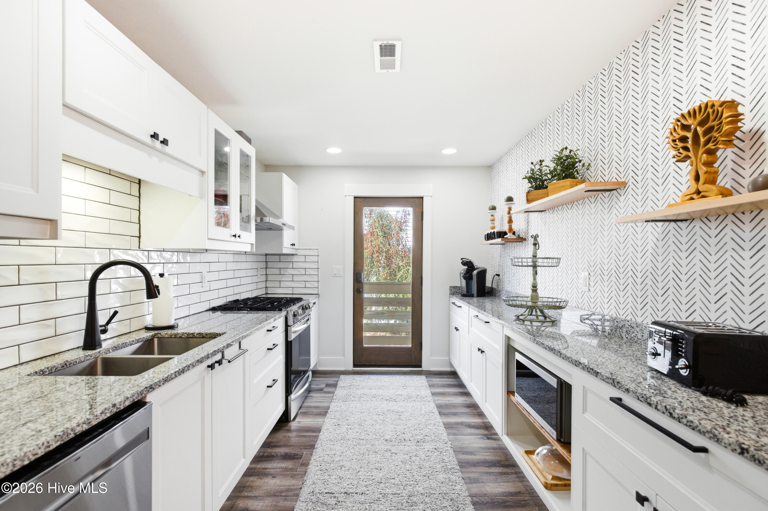 100564276 | Photo 22