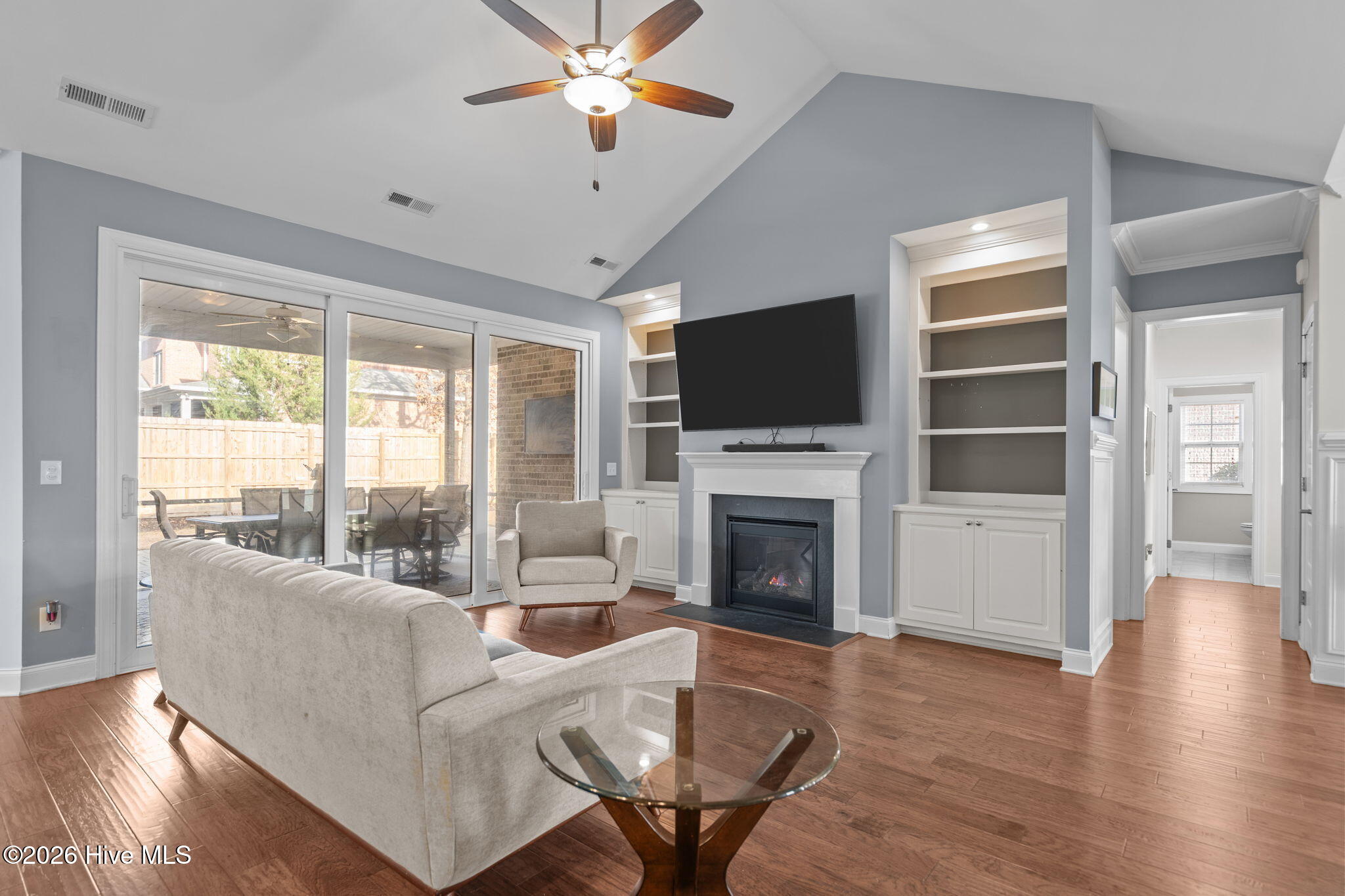 100548137 | Photo 12