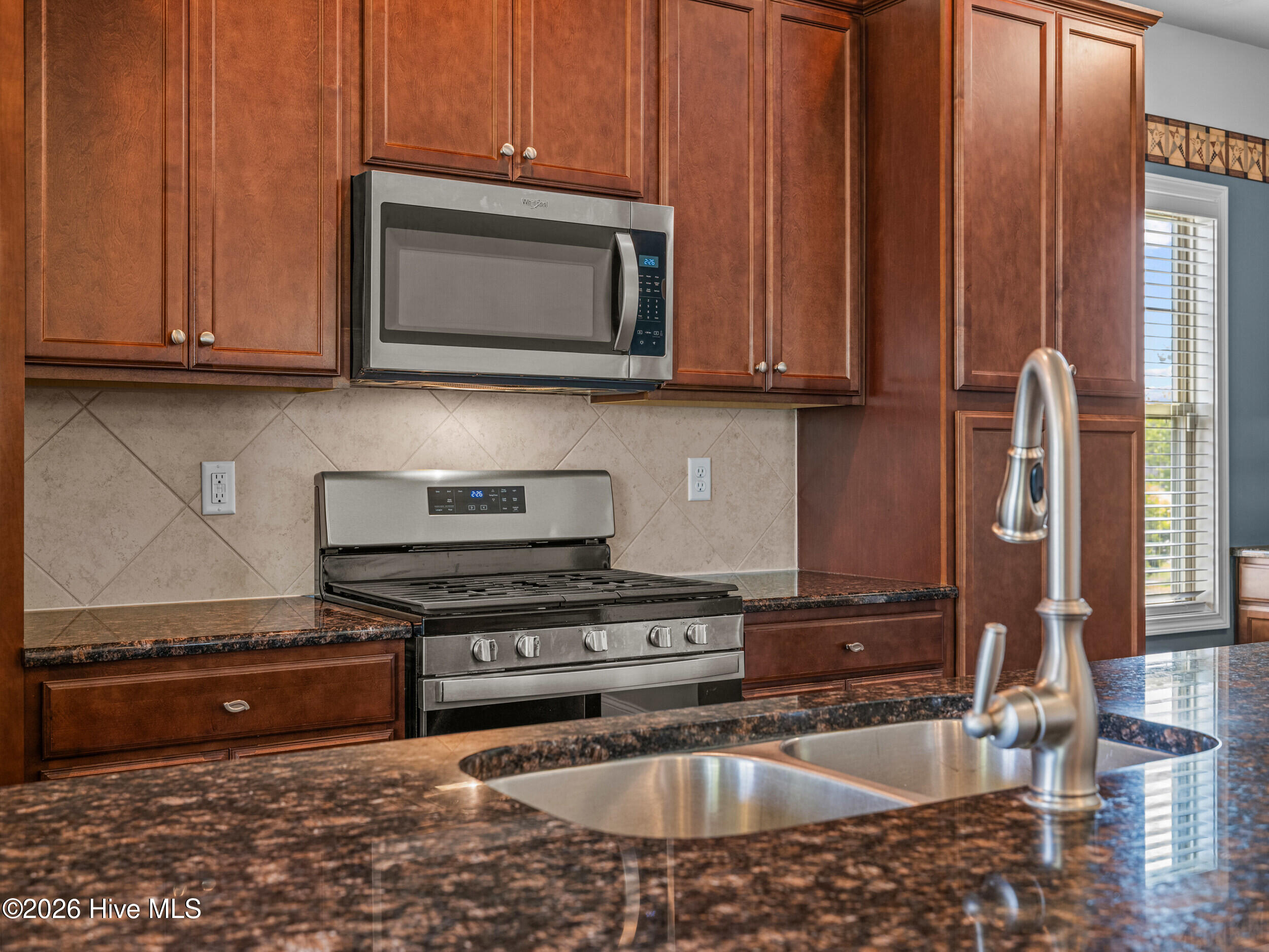 100567320 | Photo 14