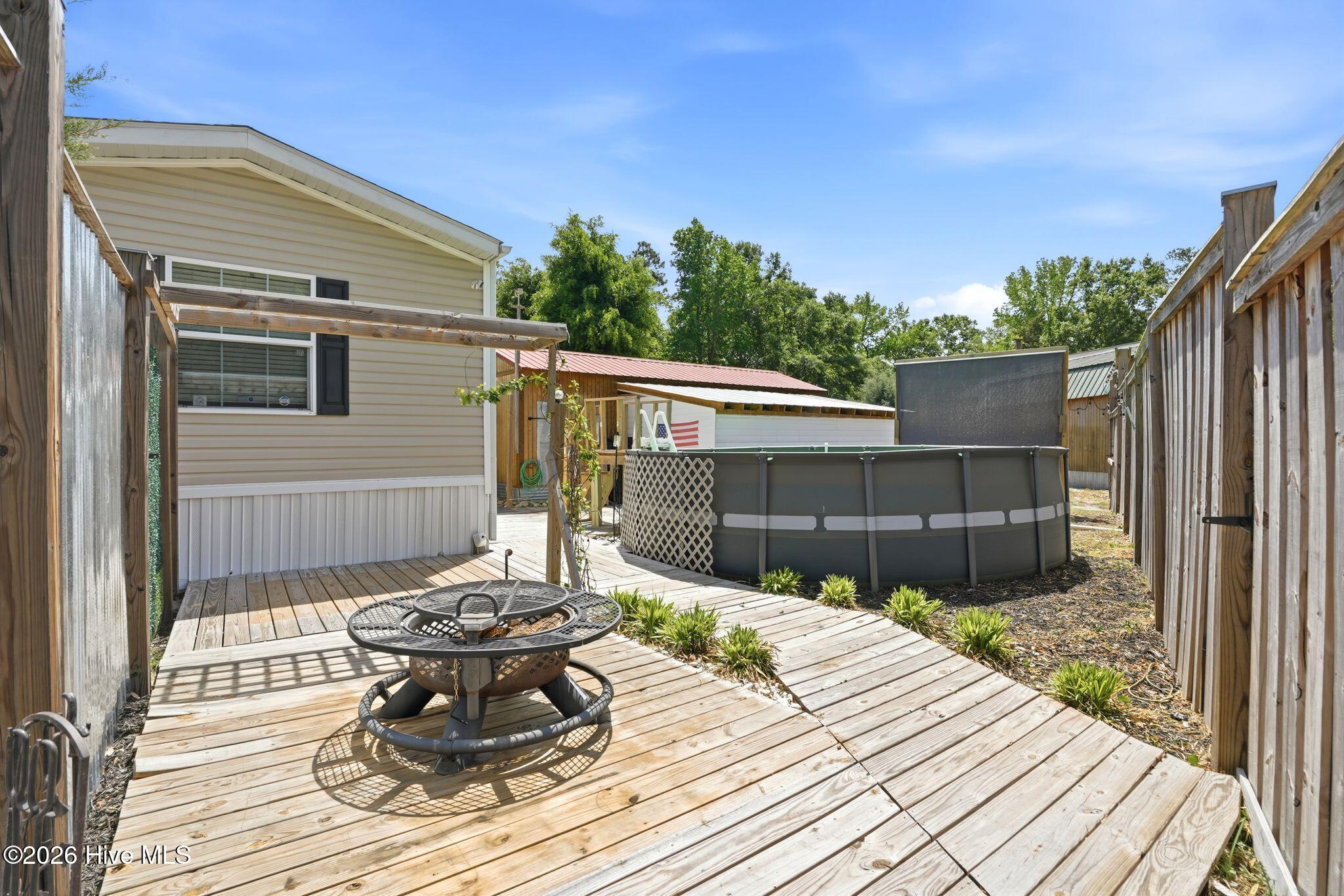 100570161 | Photo 33