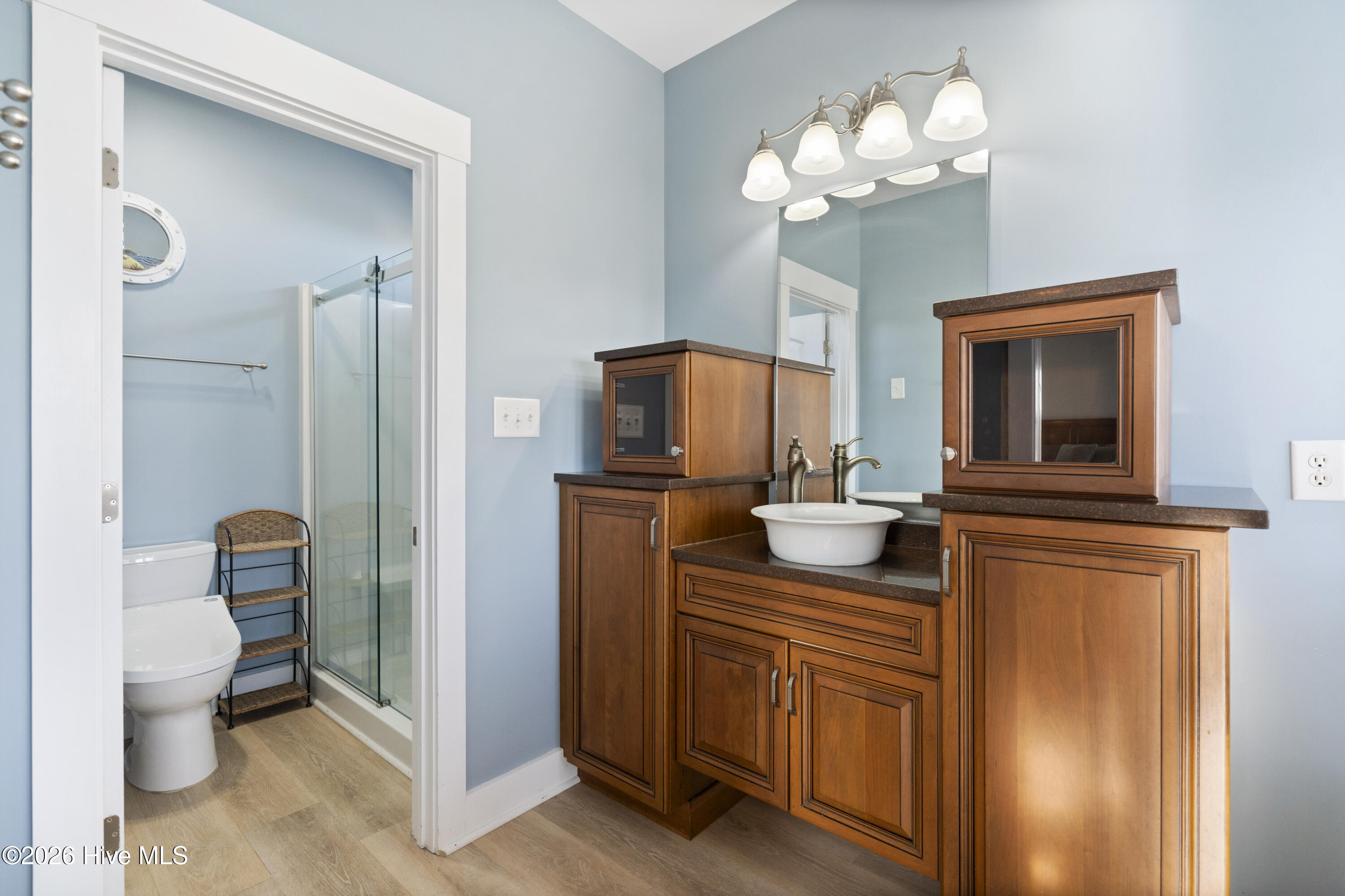 100555944 | Photo 13