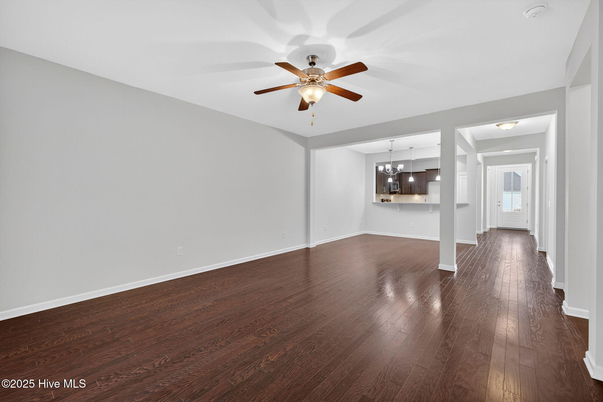 100545229 | Photo 13