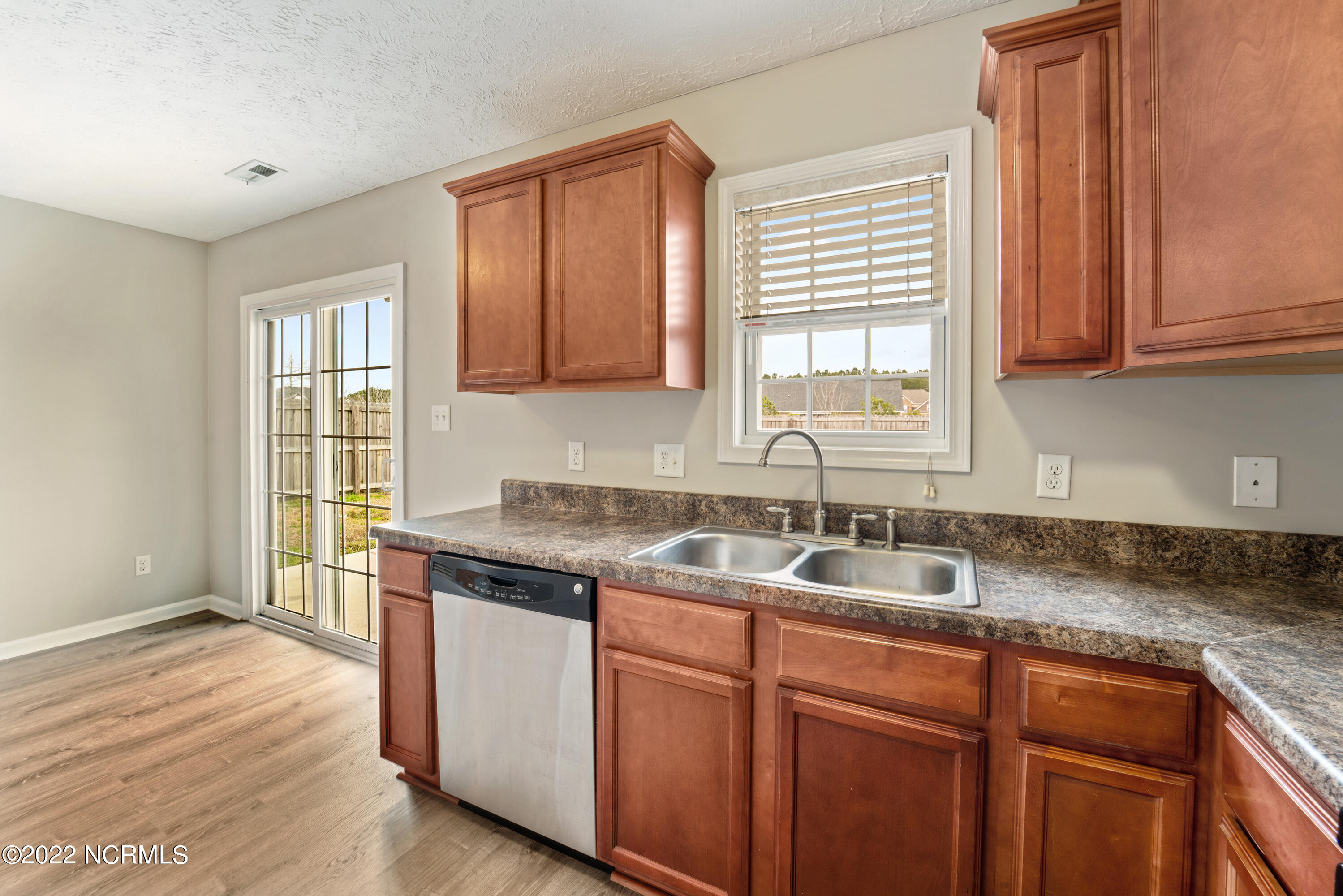 100564225 | Photo 11