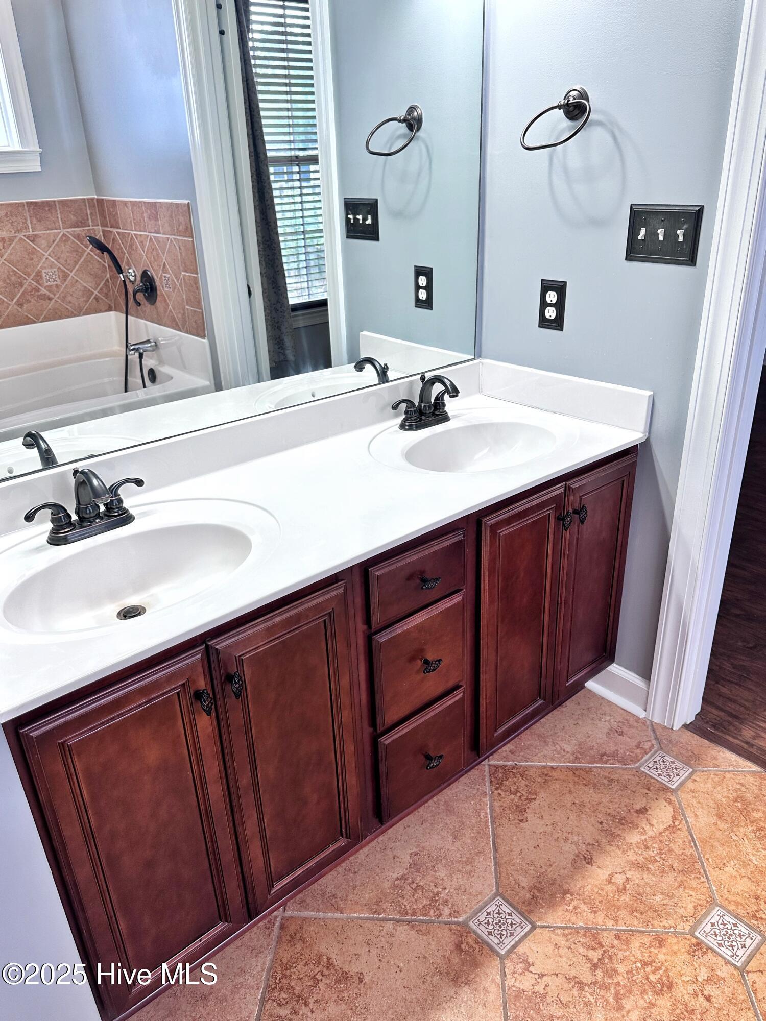 100534428 | Photo 14