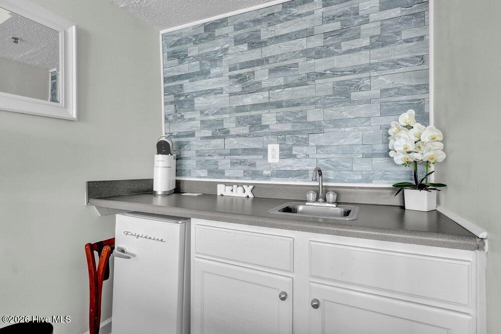 100569395 | Photo 21