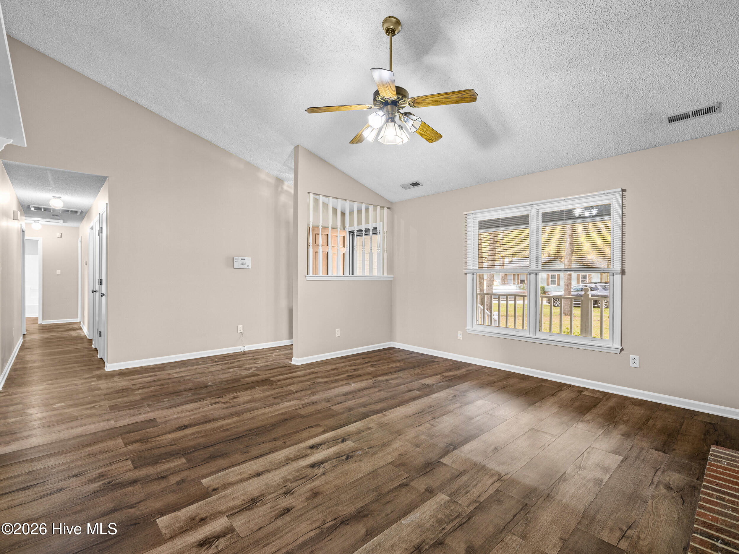 100564987 | Photo 11