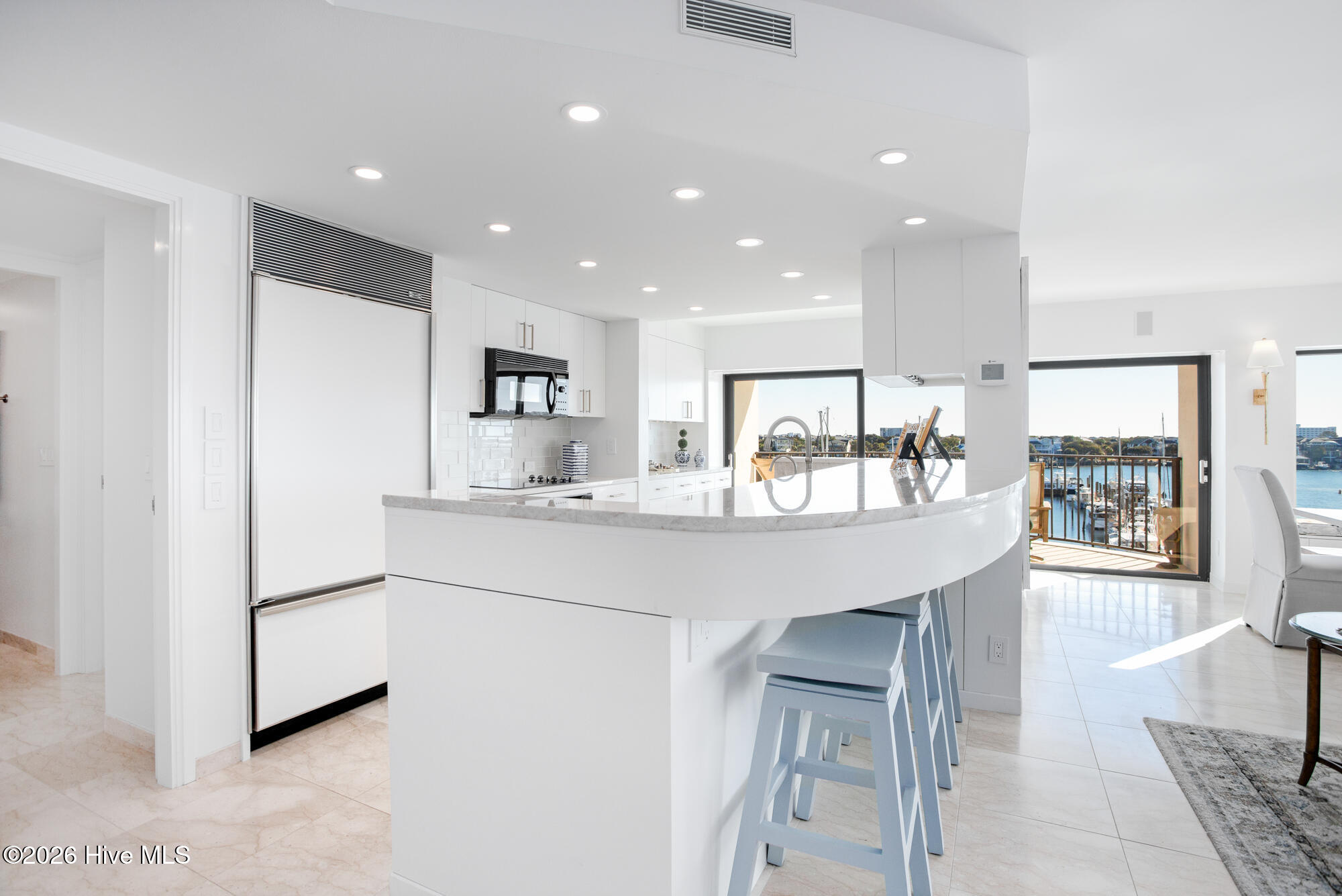 100557997 | Photo 15