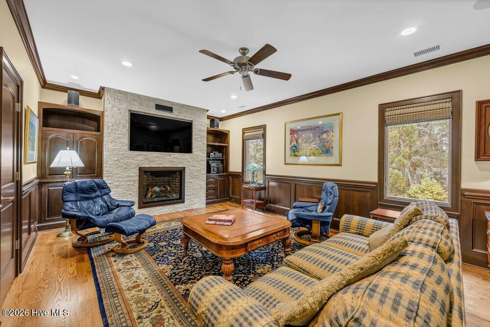 100557669 | Photo 21