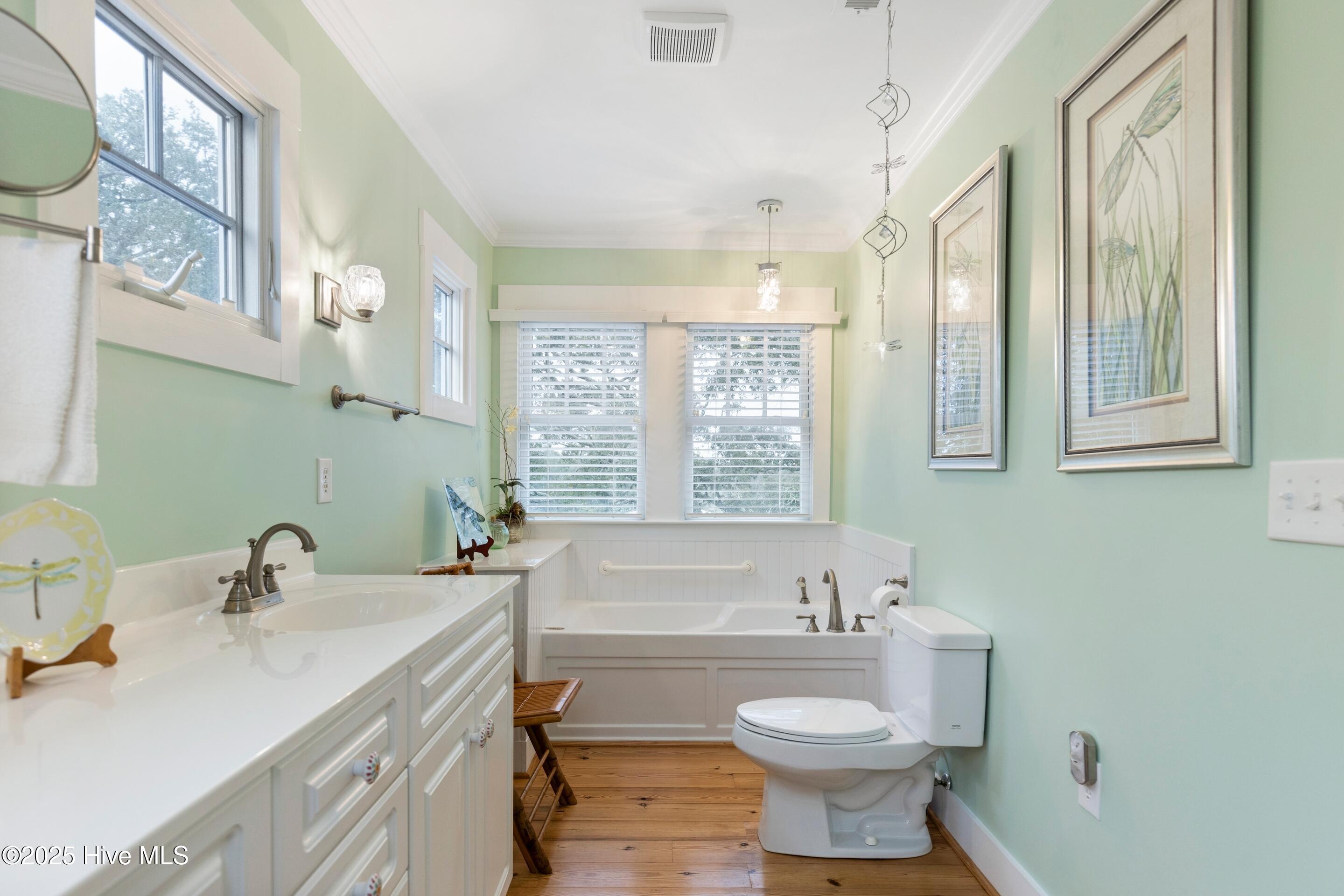 100544140 | Photo 65