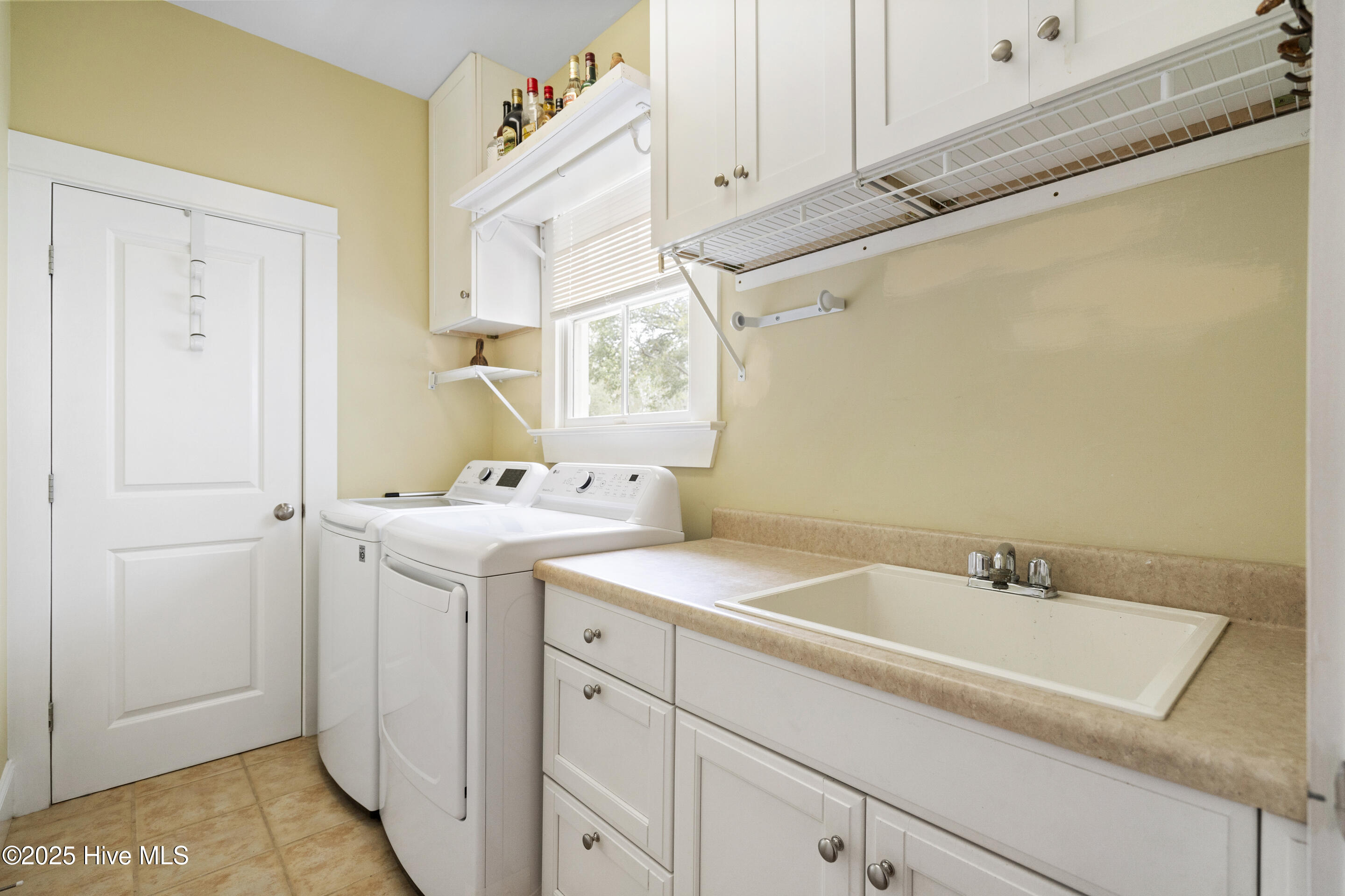 100545789 | Photo 25