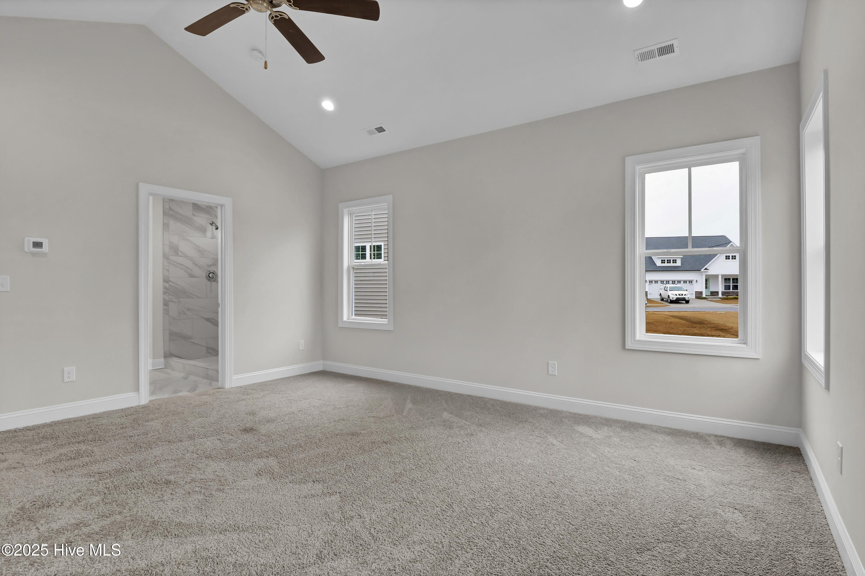 100477077 | Photo 14