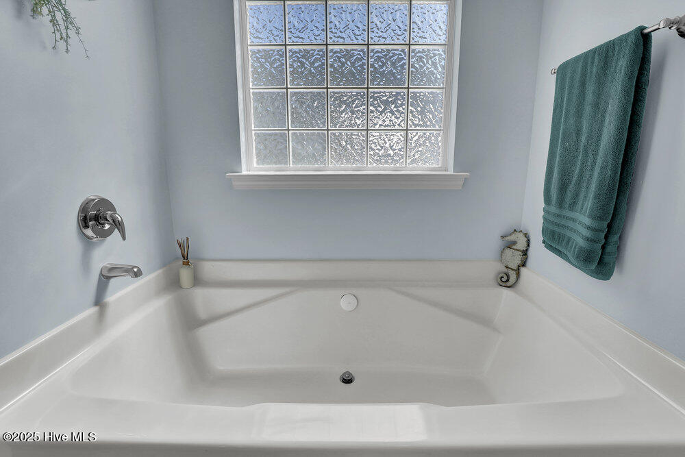 100548530 | Photo 22