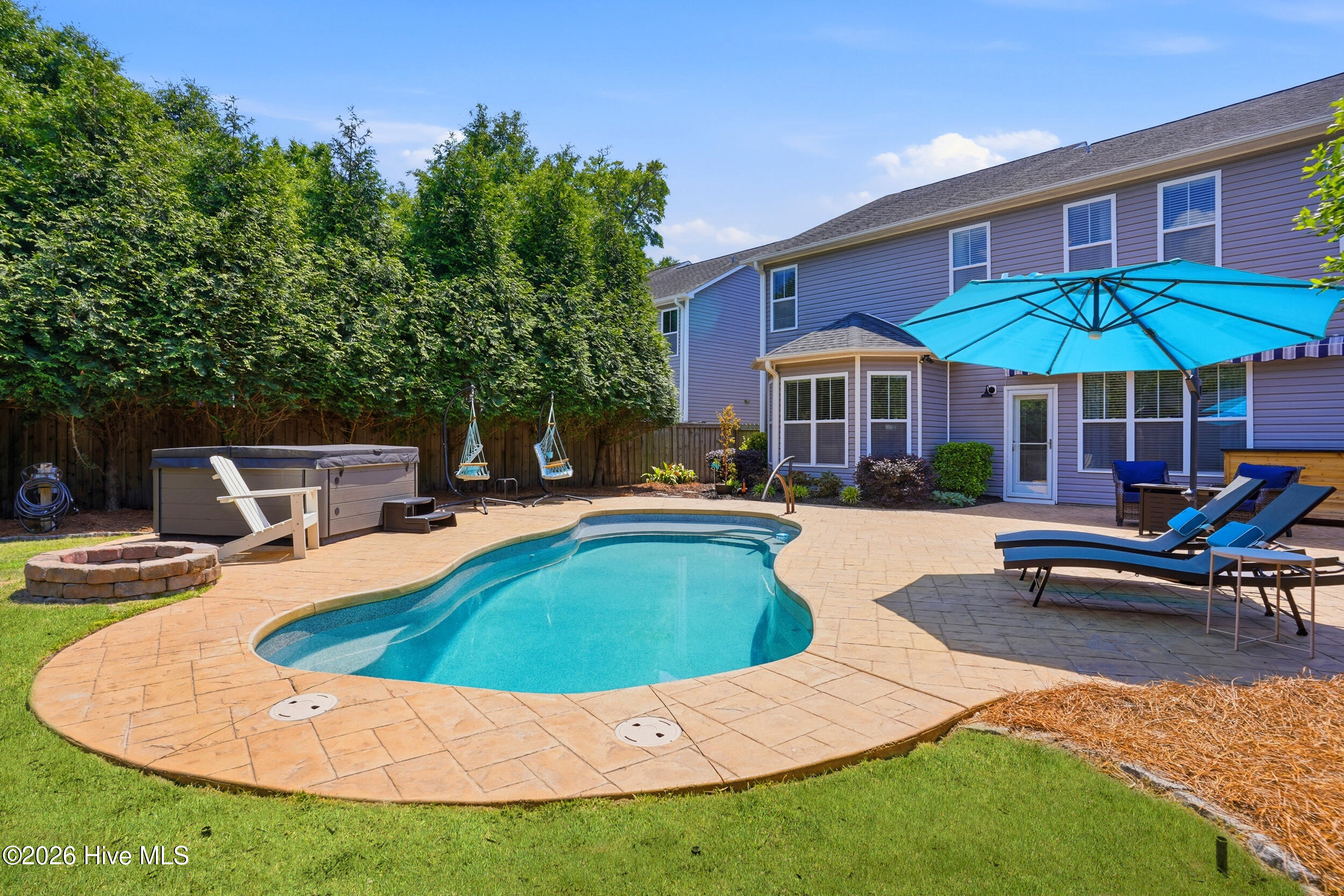 100570216 | Photo 47