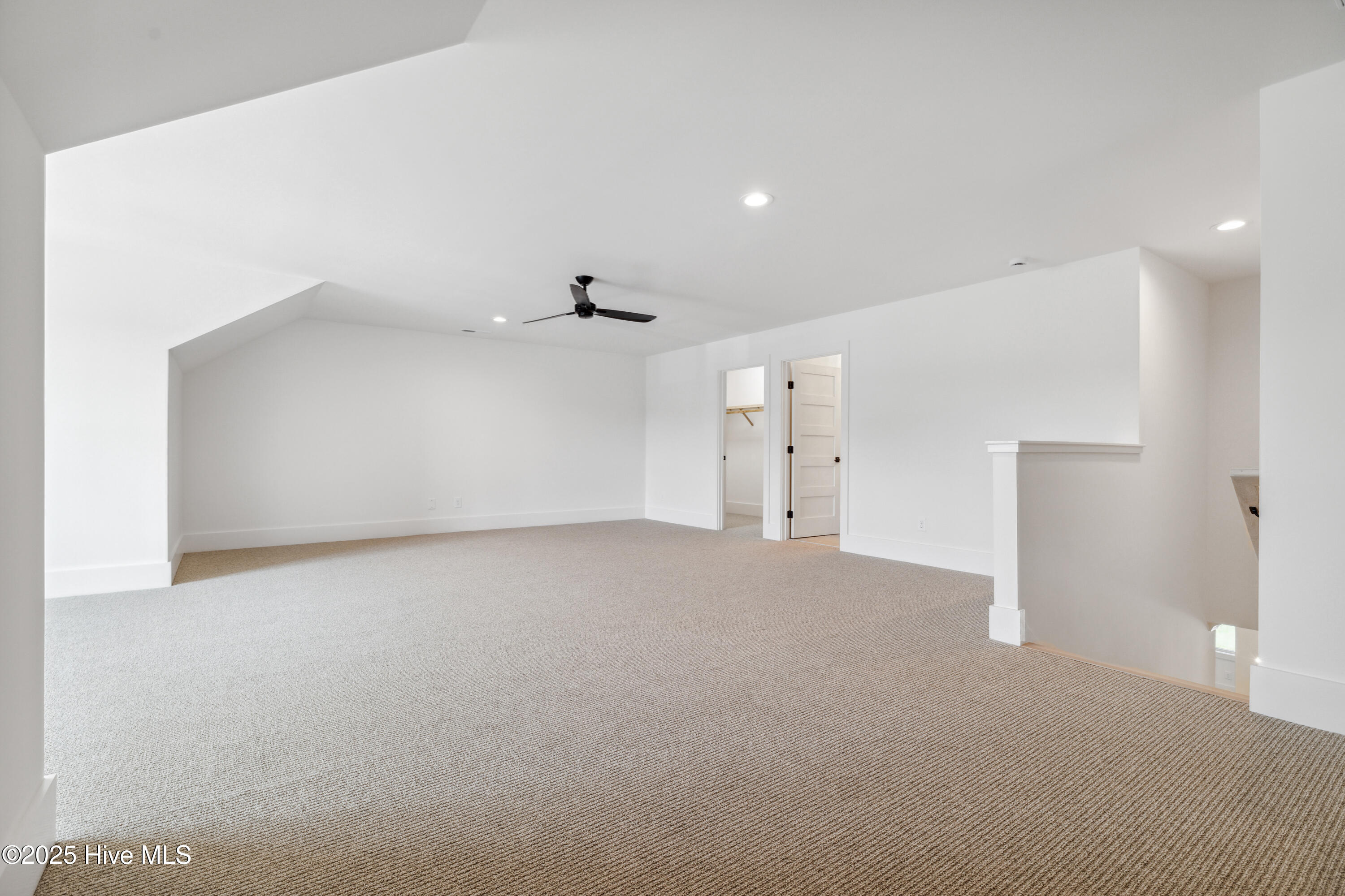 100523457 | Photo 58