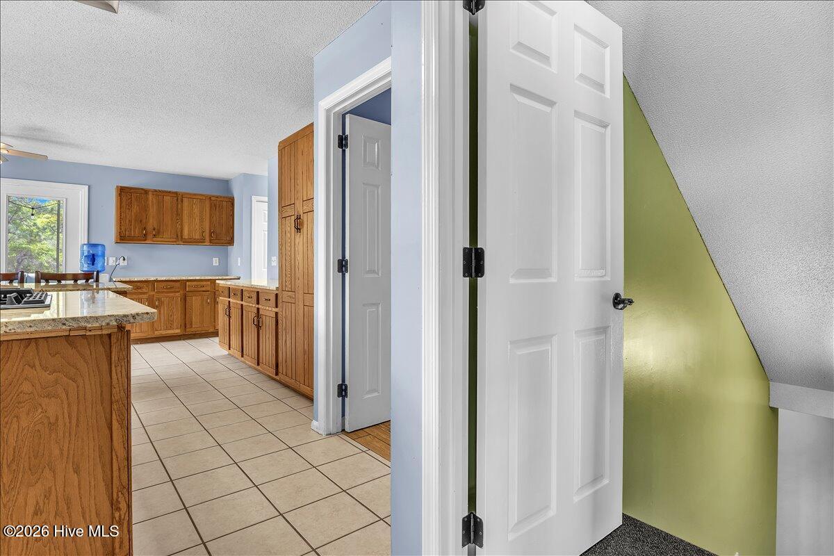 100566130 | Photo 23