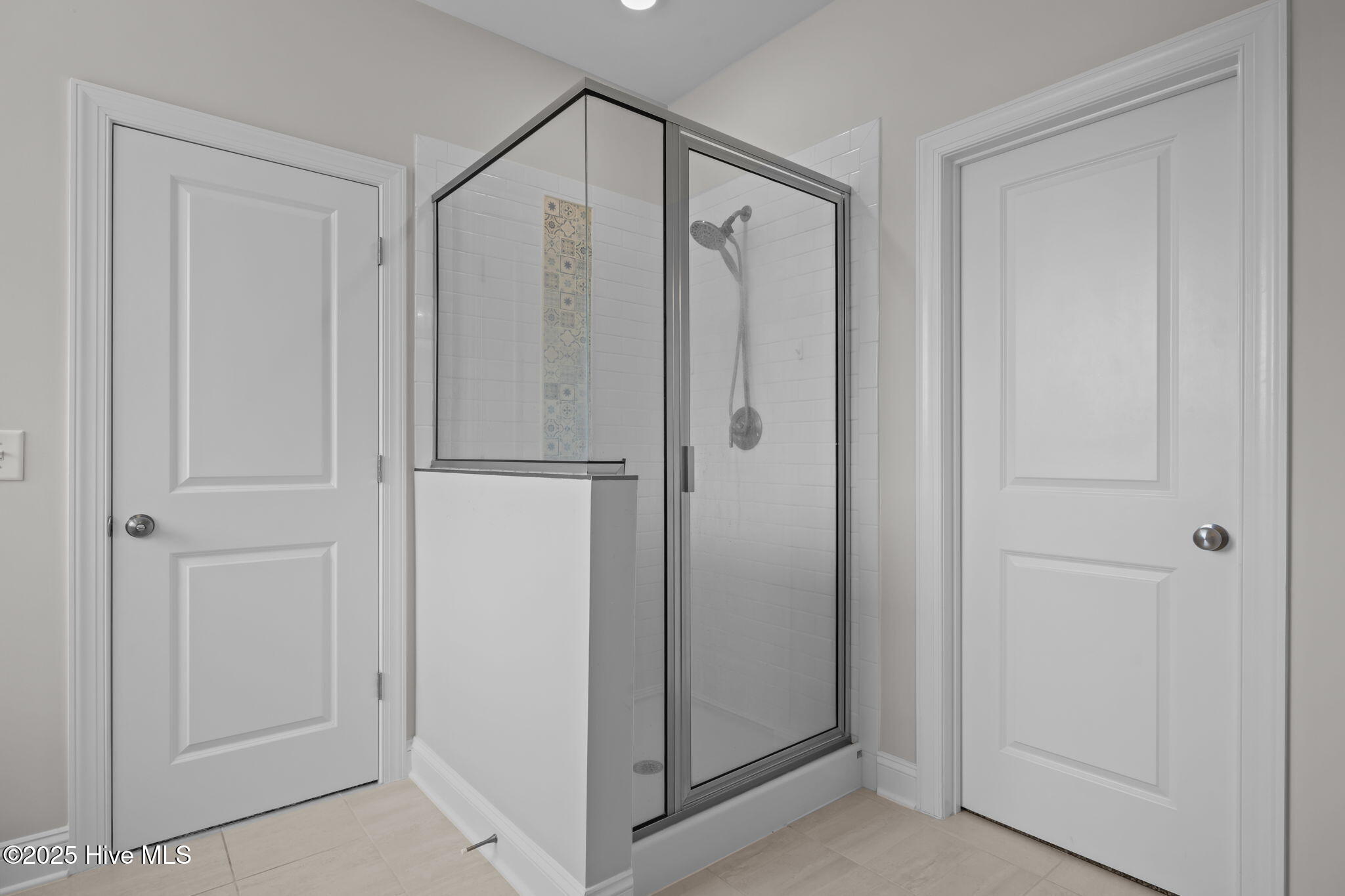 100526771 | Photo 25