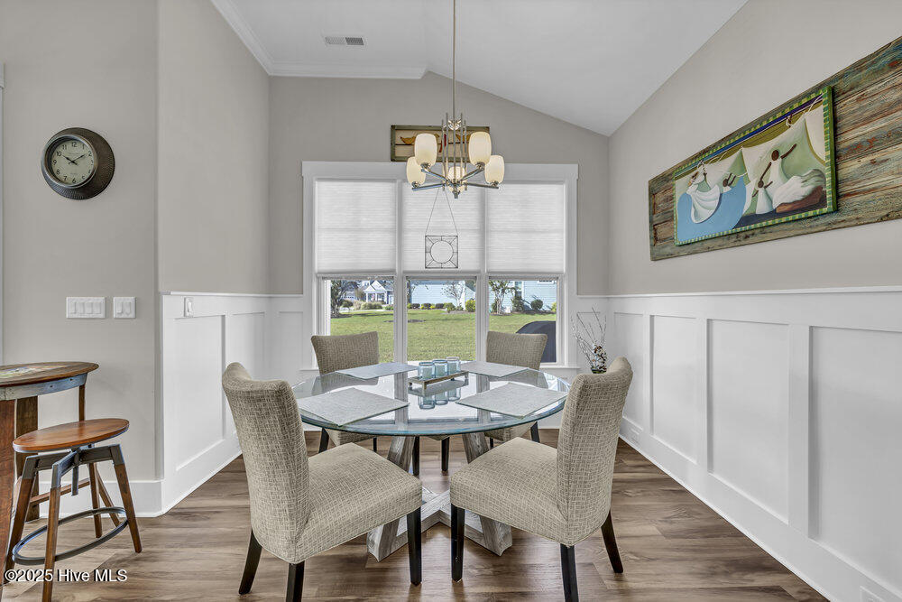 100535537 | Photo 15