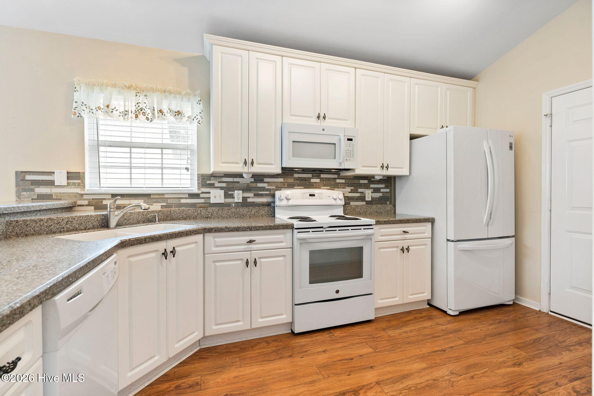 100558040 | Photo 21