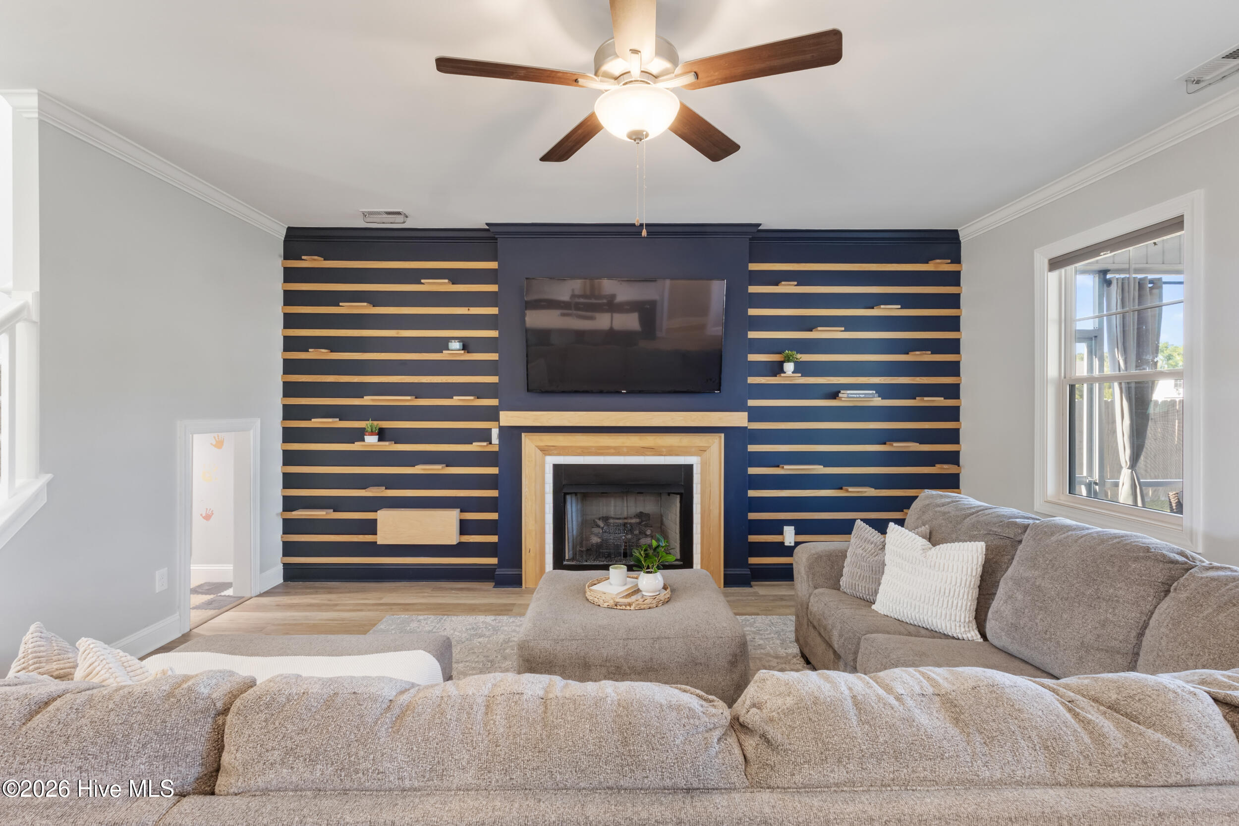 100569391 | Photo 11