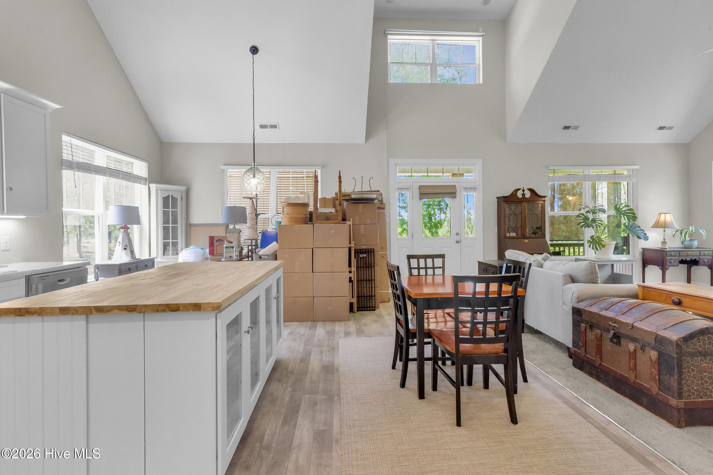 Kitchen / Dining