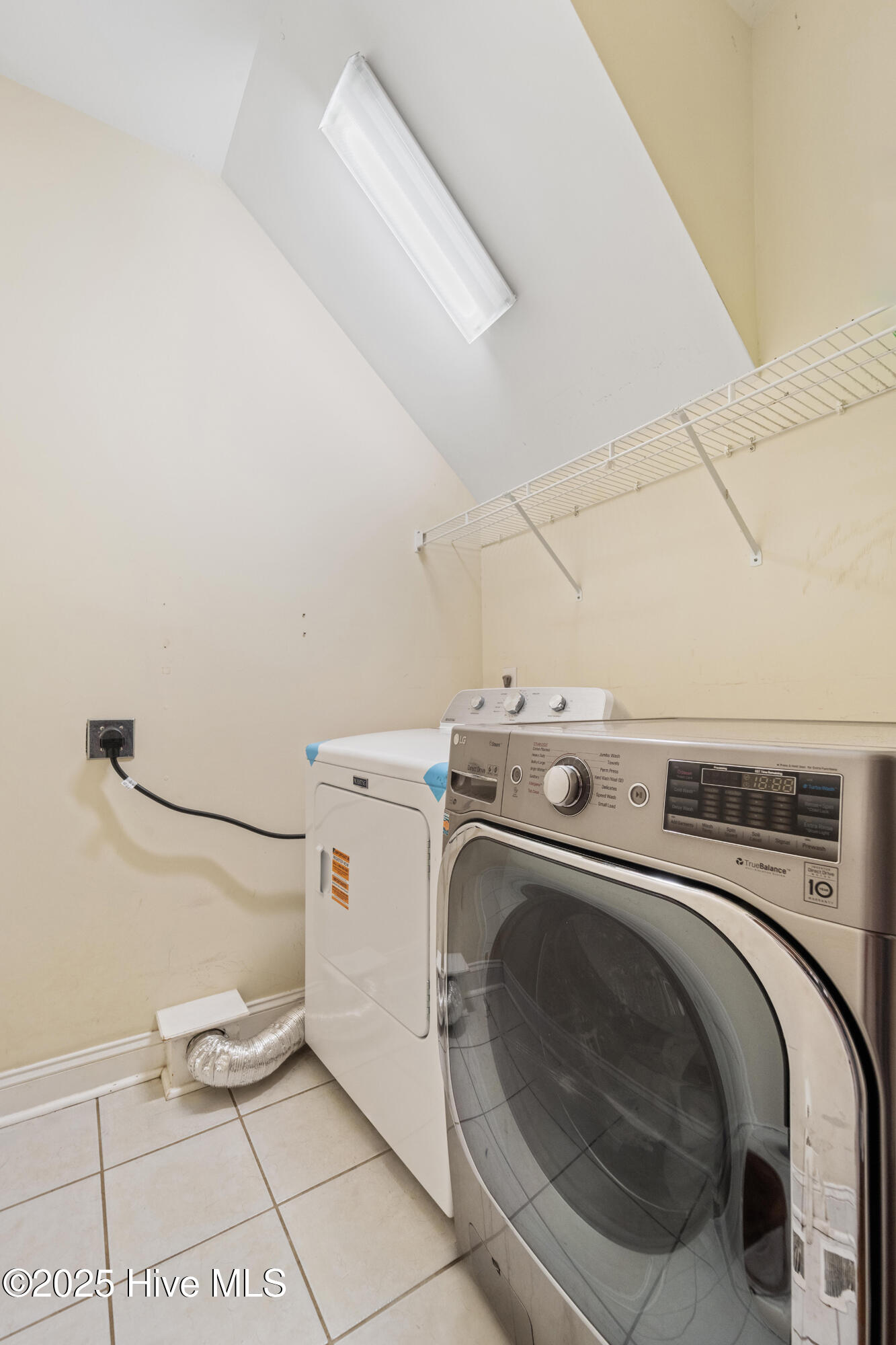 100544127 | Photo 44