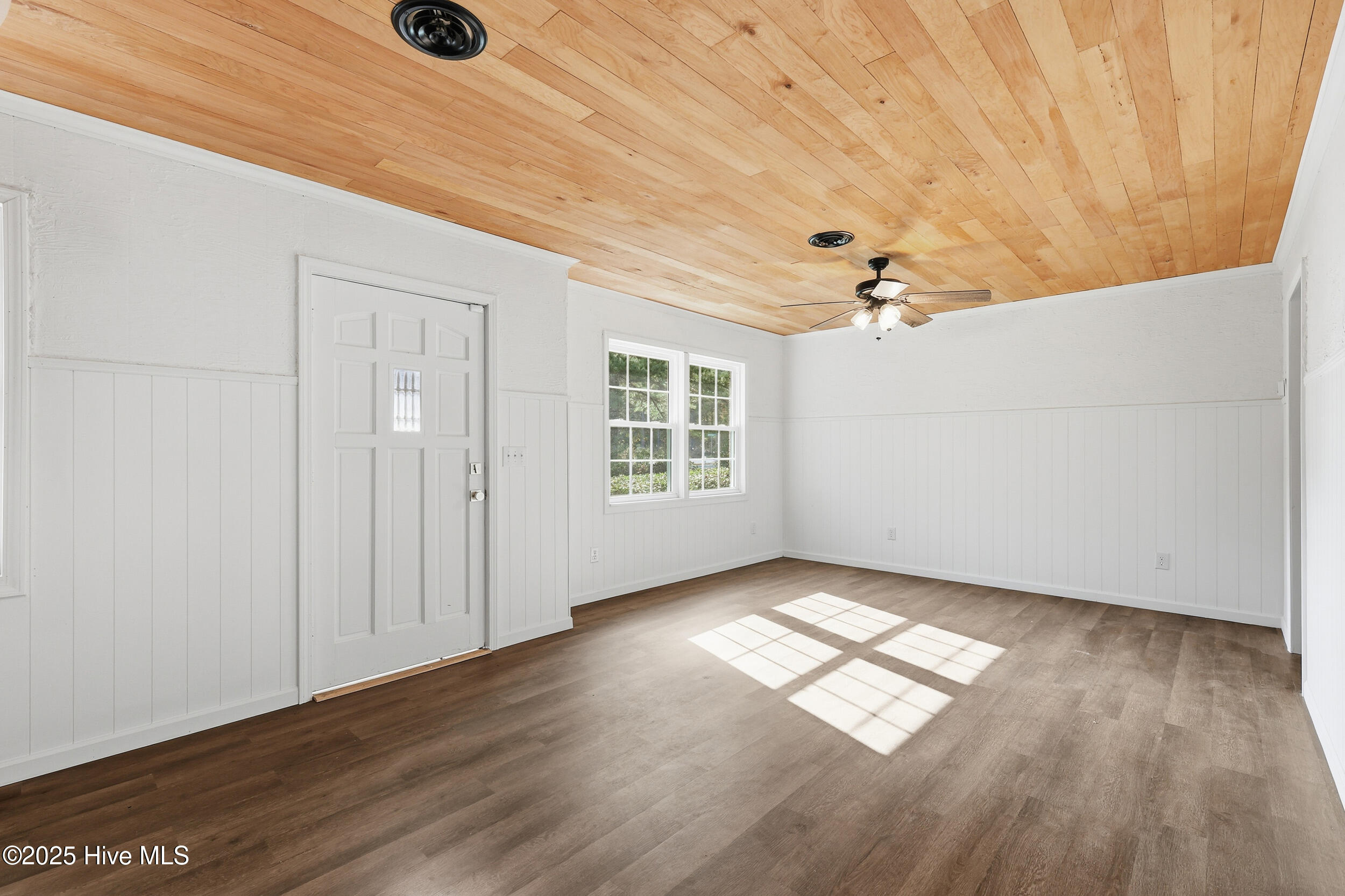 100542966 | Photo 17