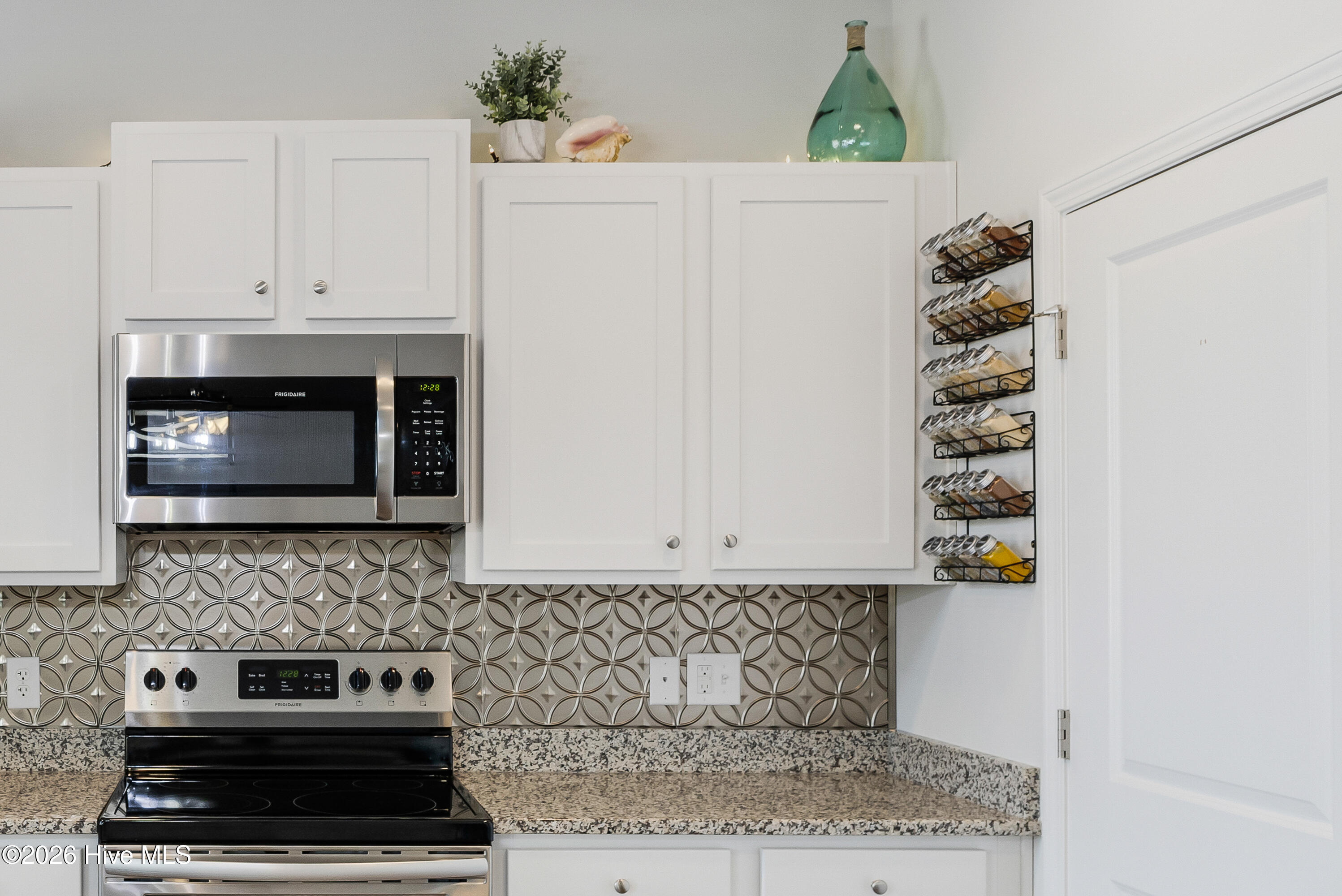 100565861 | Photo 18