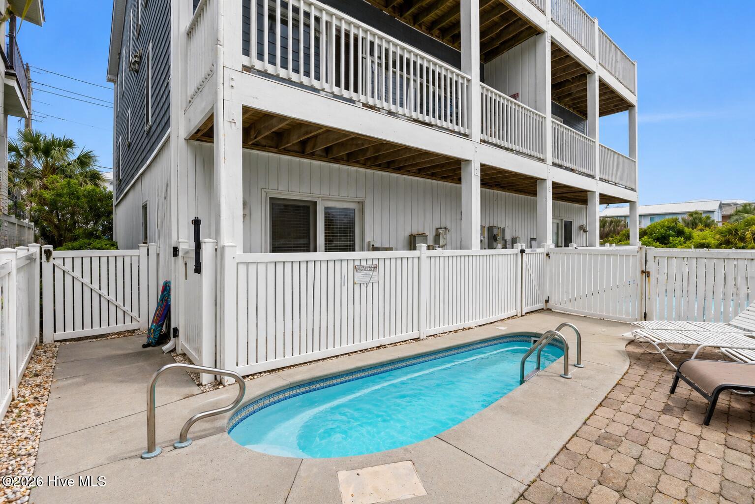 100570292 | Photo 60