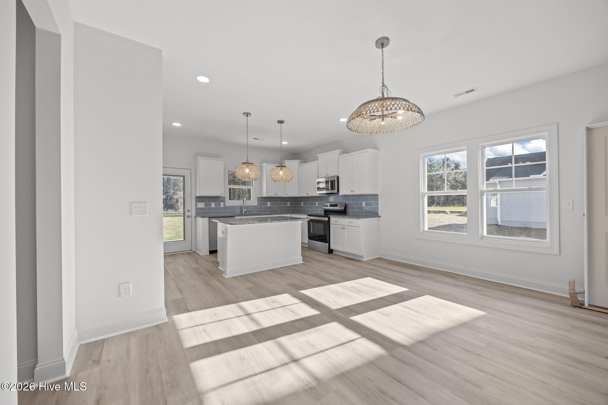 100528574 | Photo 10