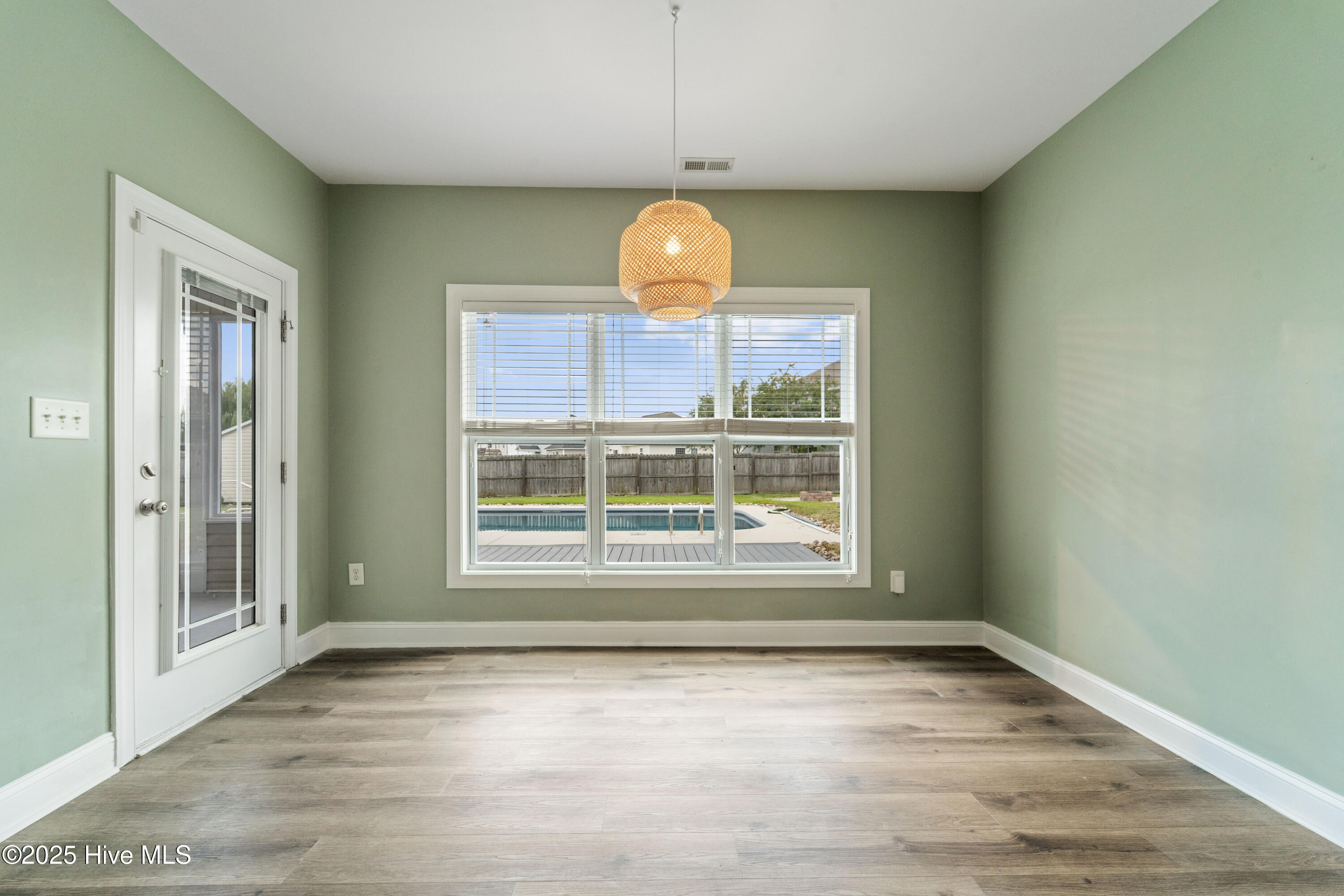 100525842 | Photo 28