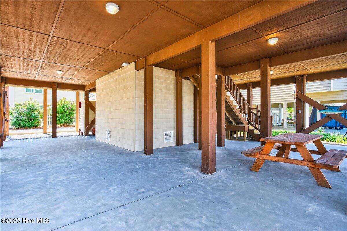 100529762 | Photo 35