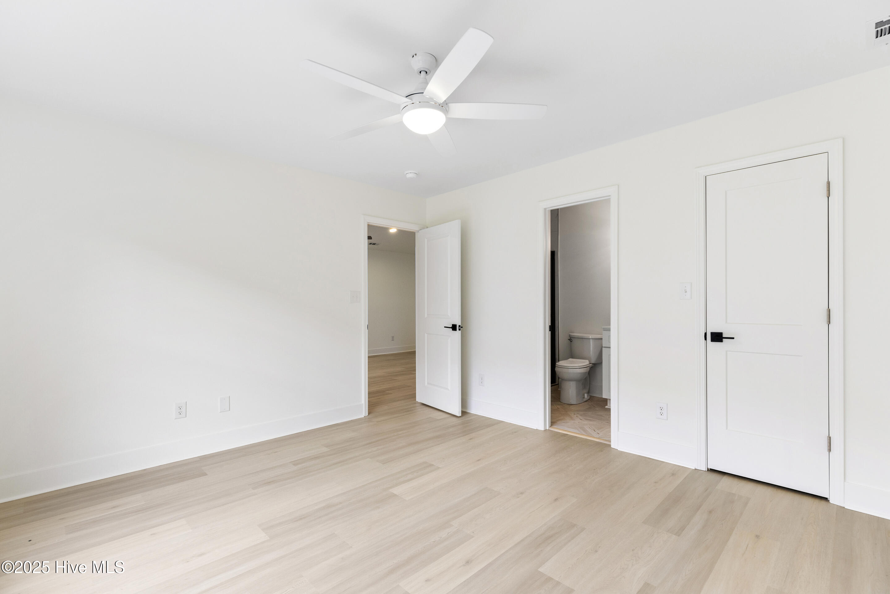 100548000 | Photo 31