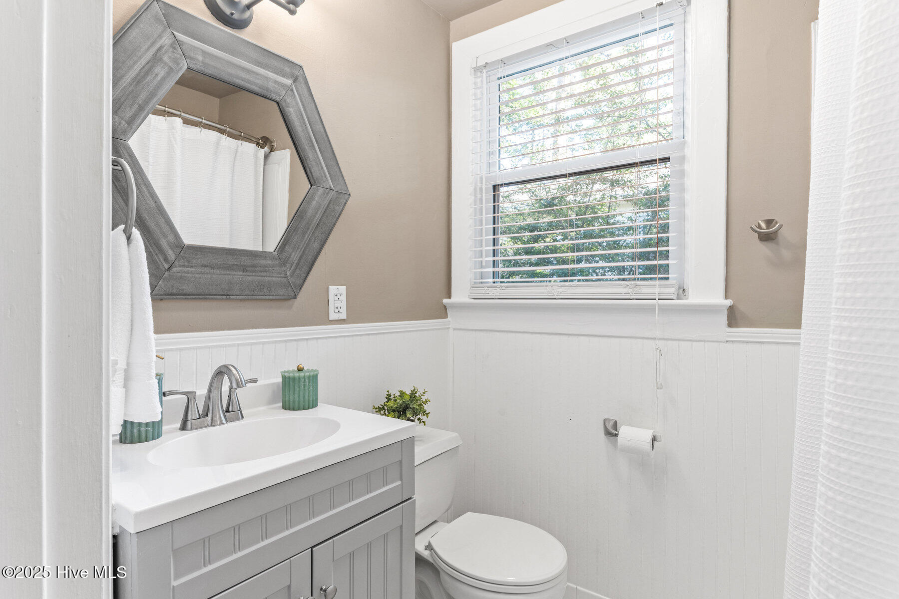305 Wayne Drive, Wilmington, NC 28403 – photo 18: 025_305_wayne_drive_-25_697