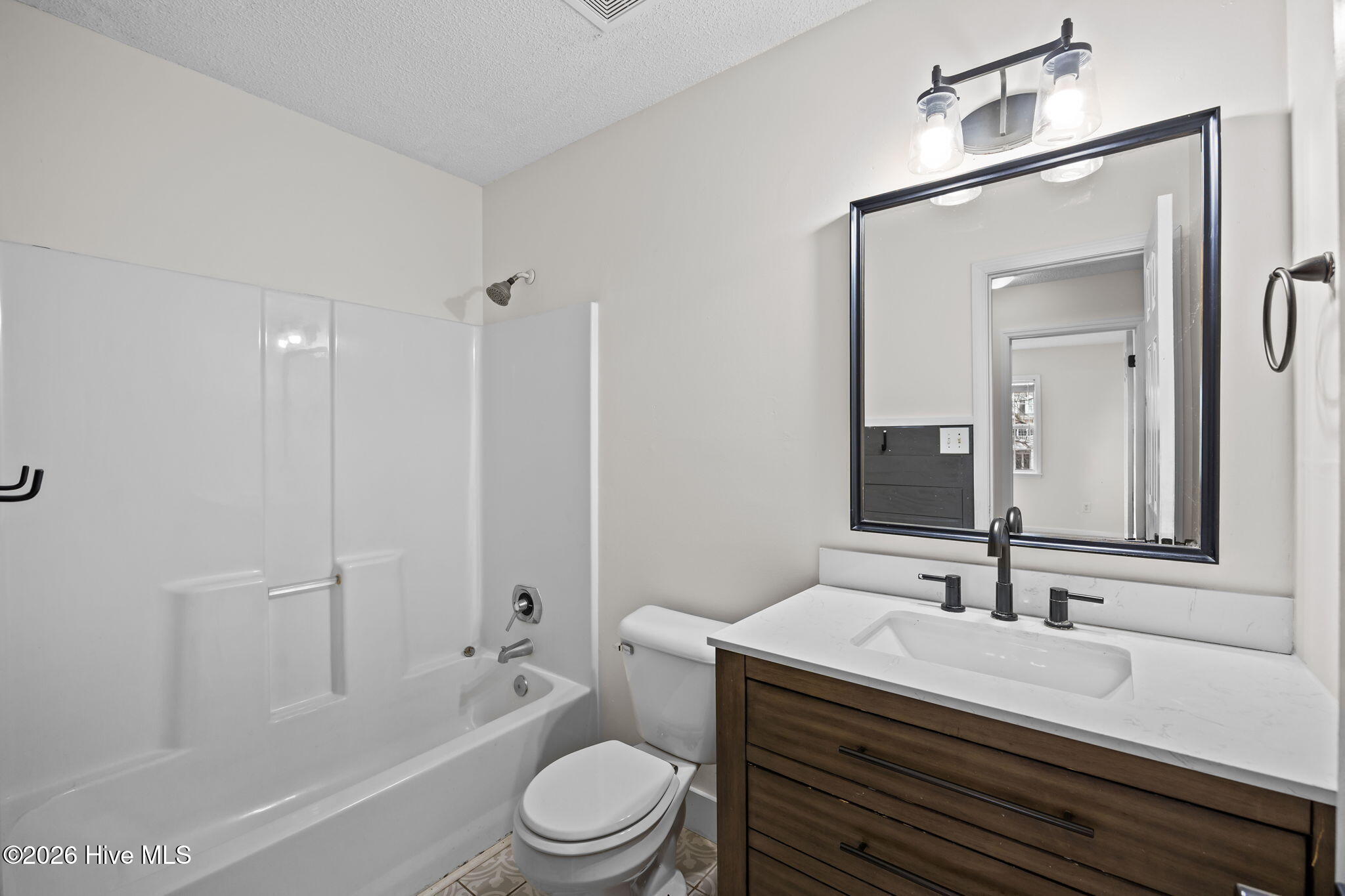 100557636 | Photo 14