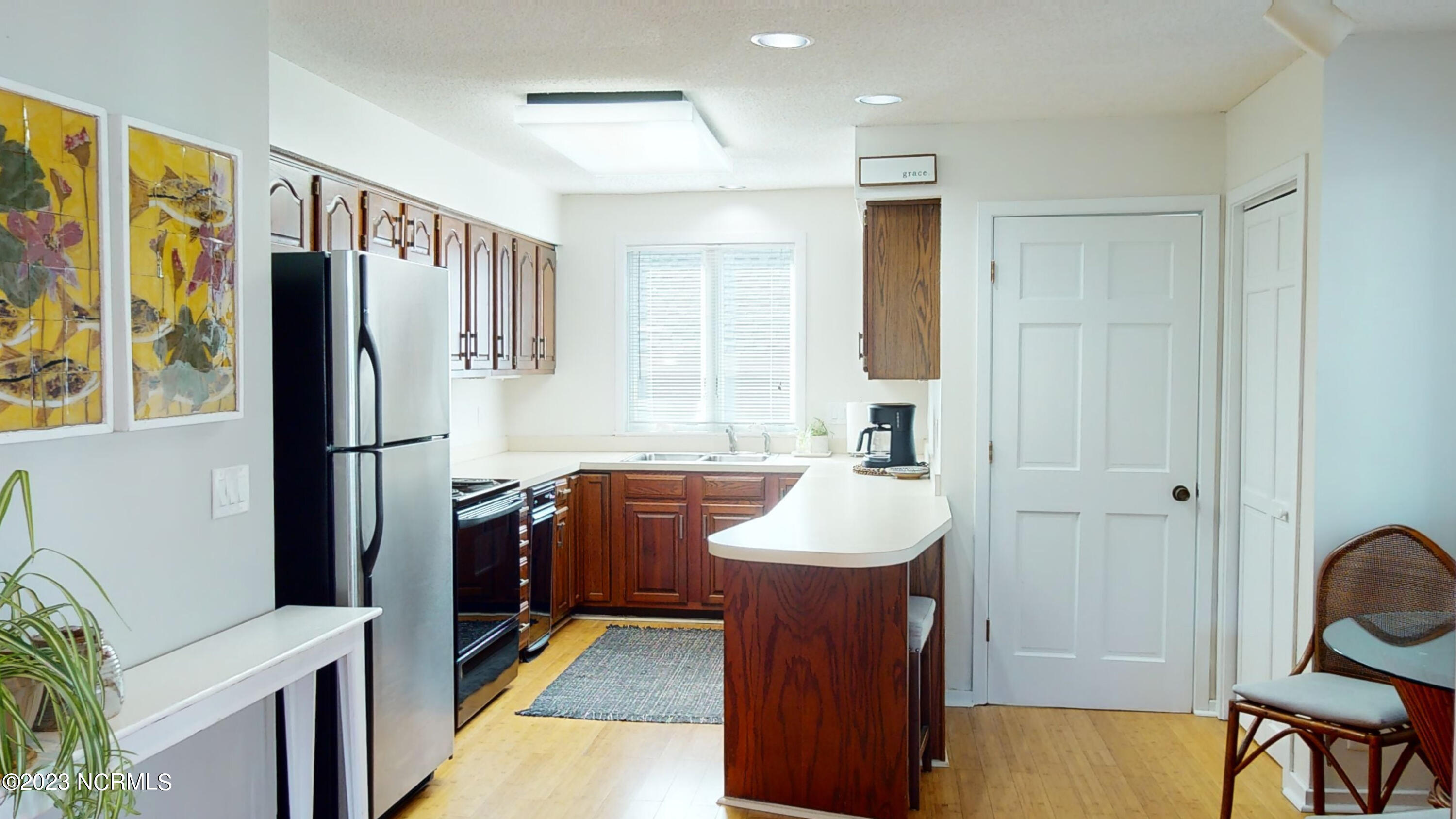 100537527 | Photo 23