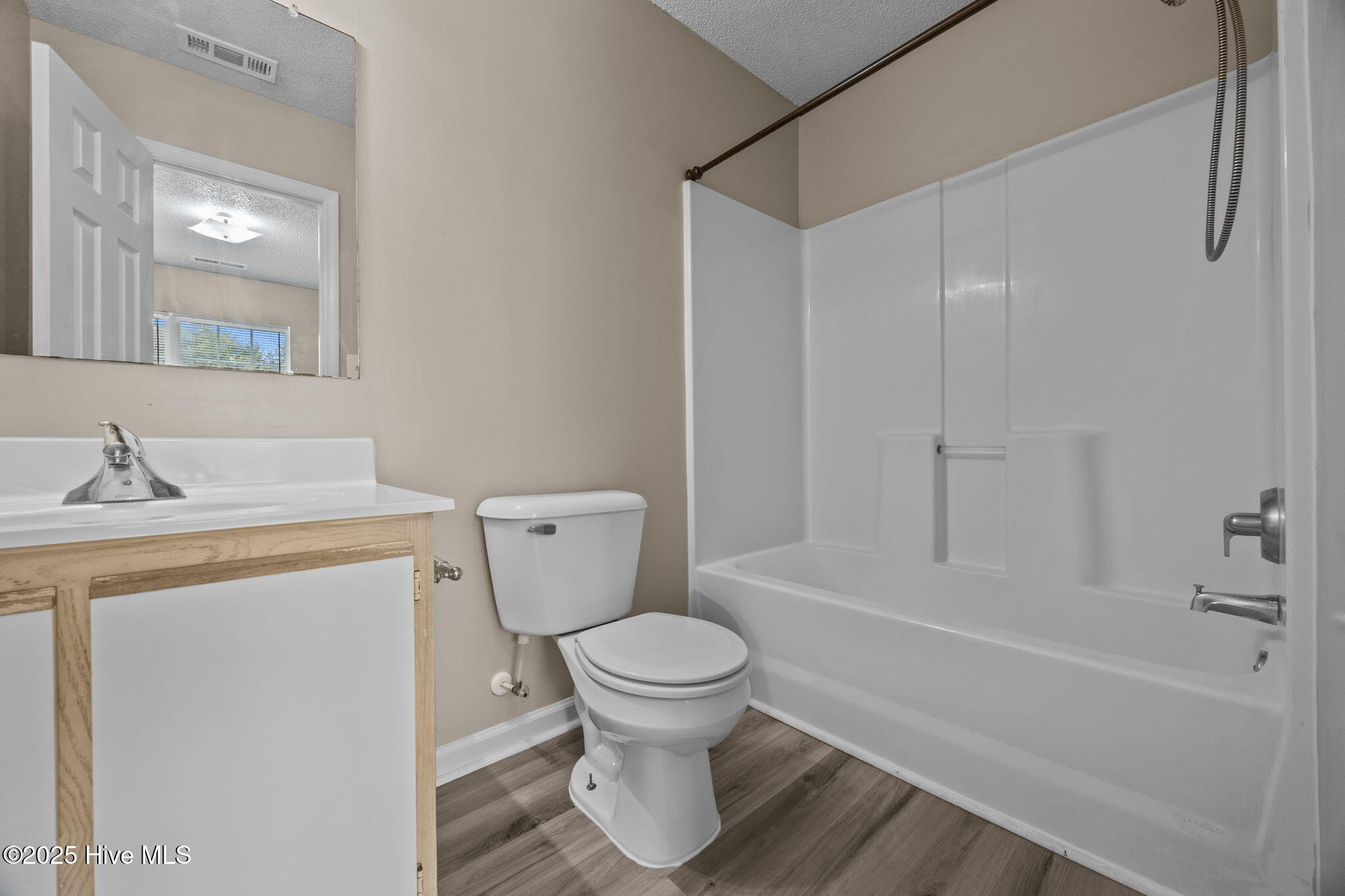 100525810 | Photo 13