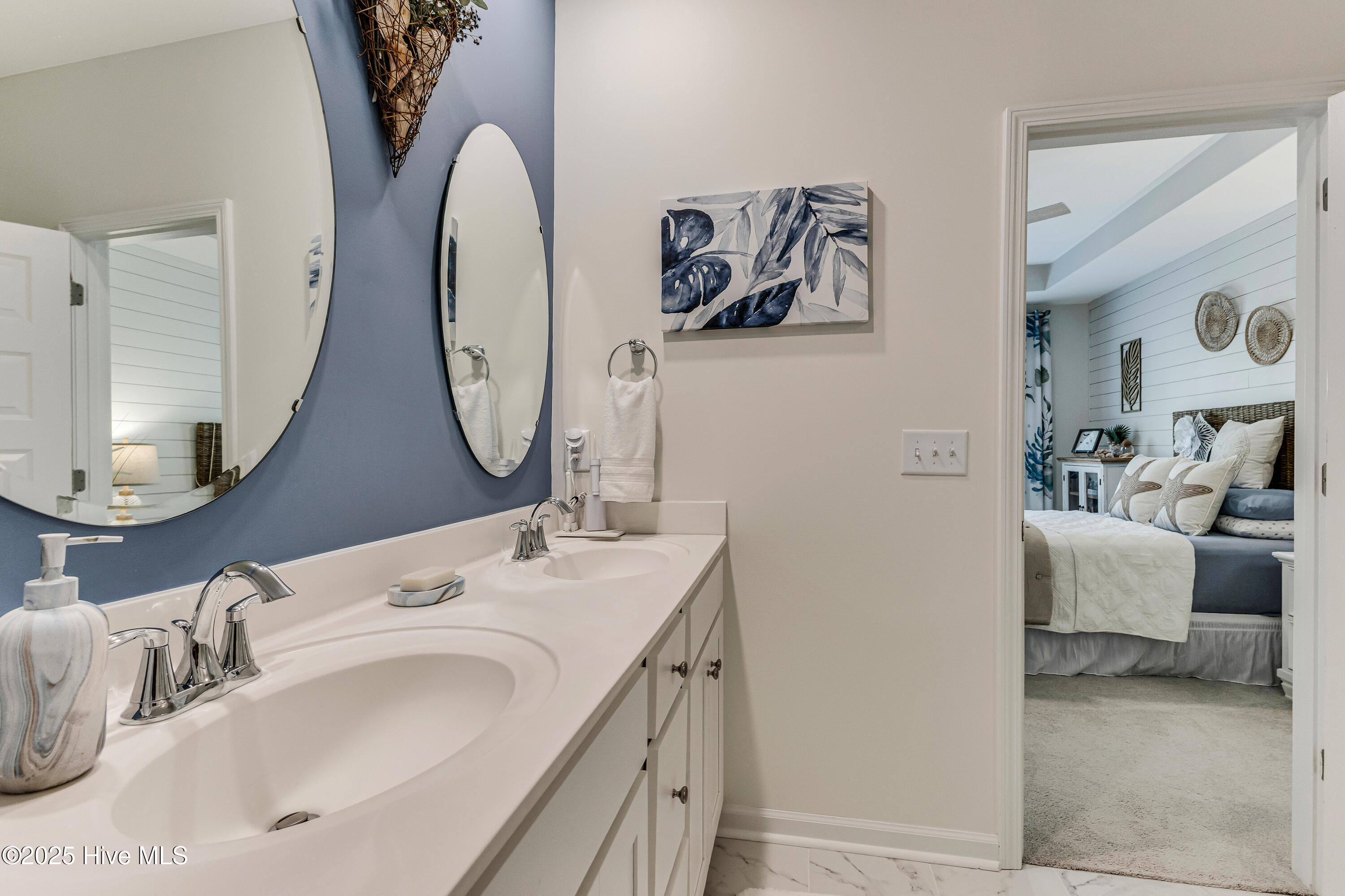 100542880 | Photo 27