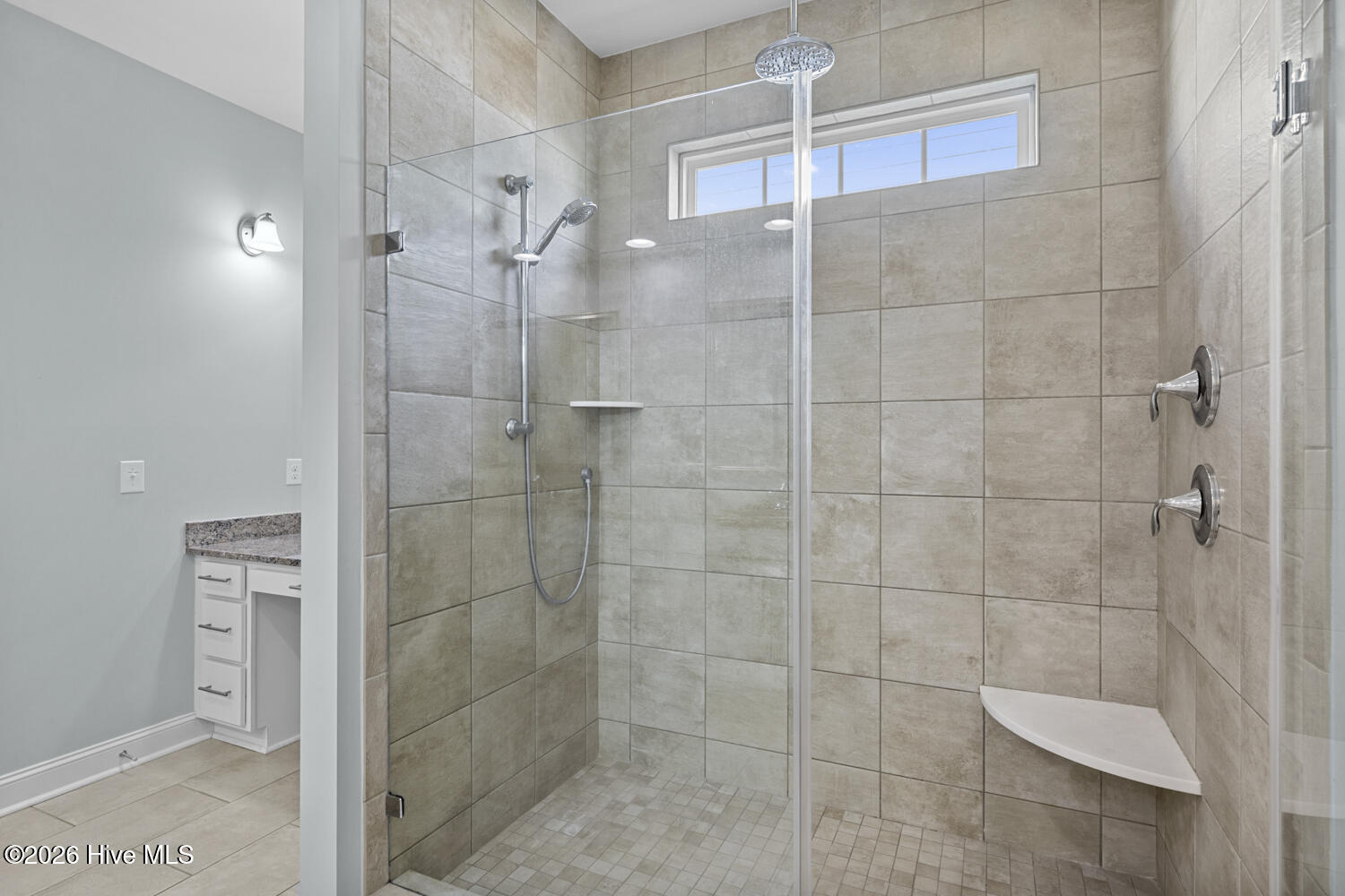 100548690 | Photo 23