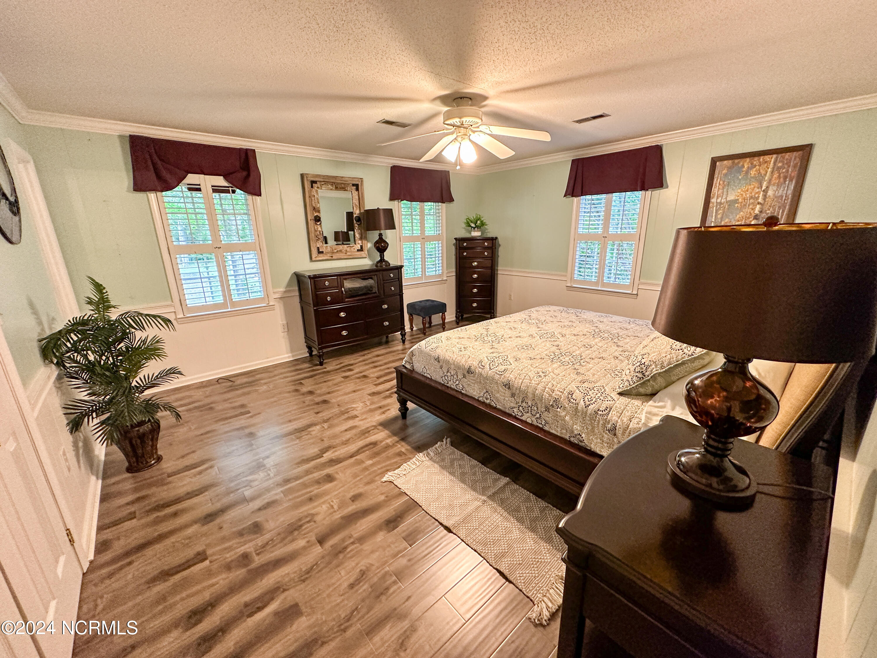 100558799 | Photo 32