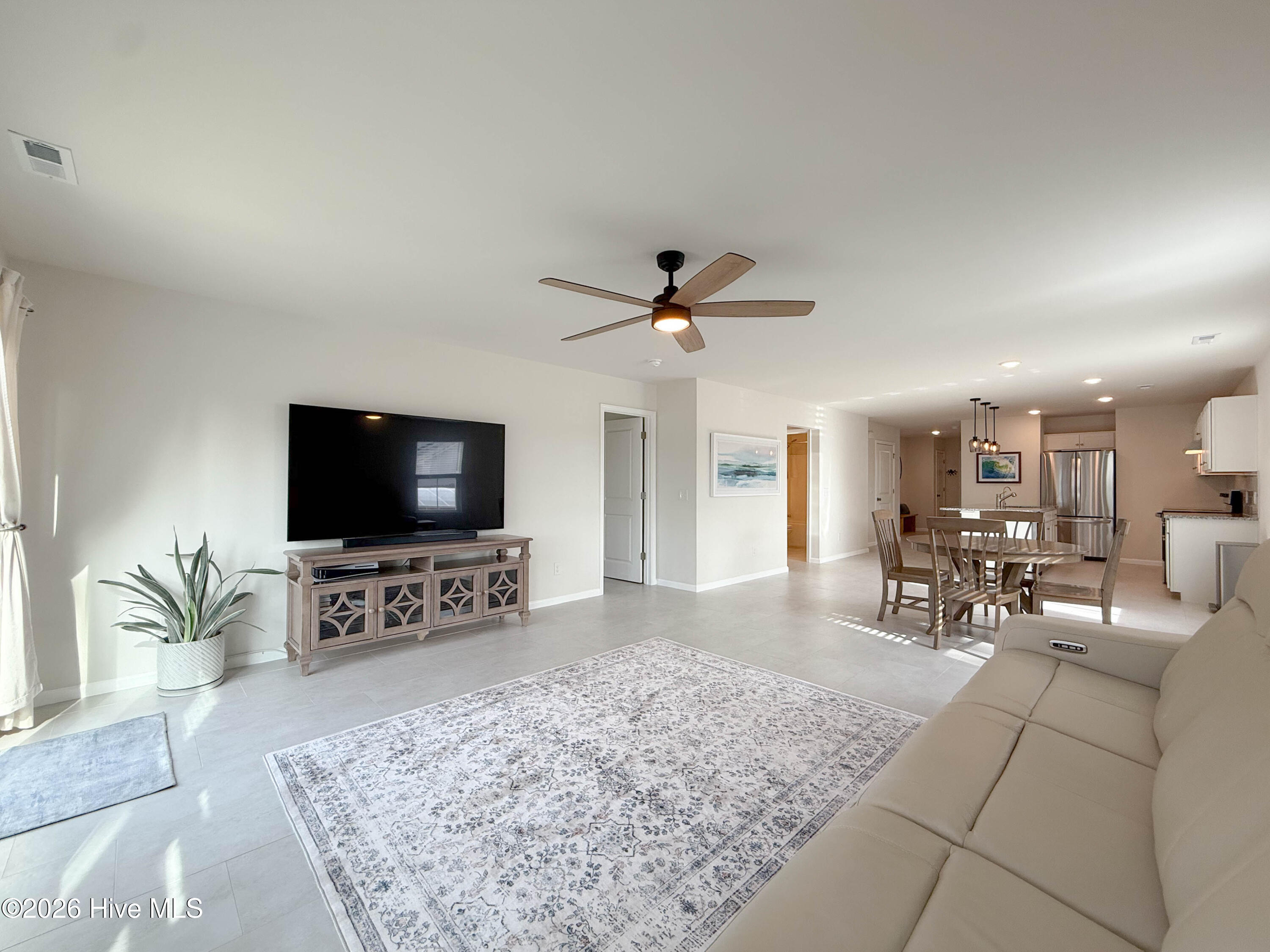 100548876 | Photo 20