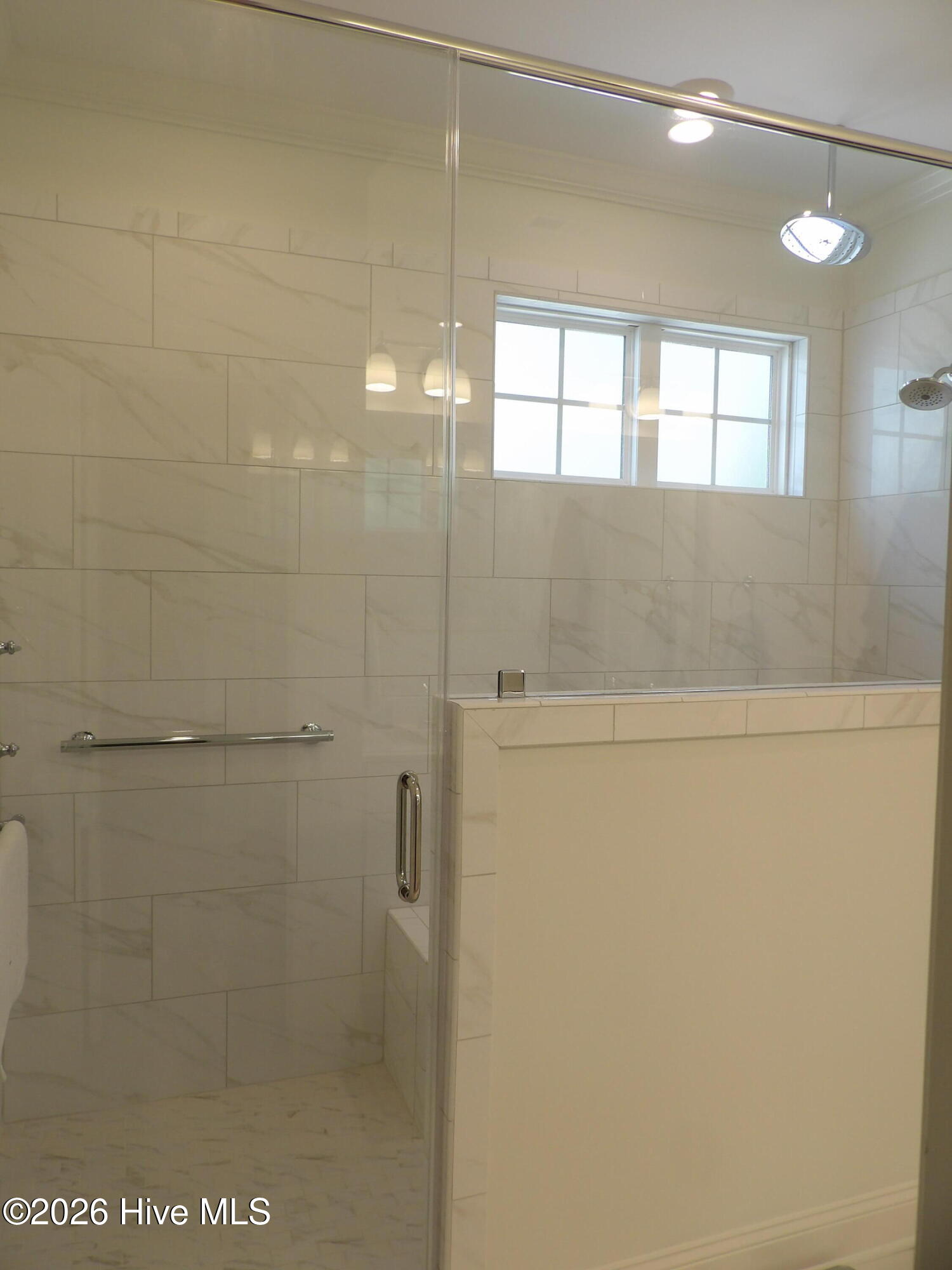 100561891 | Photo 33