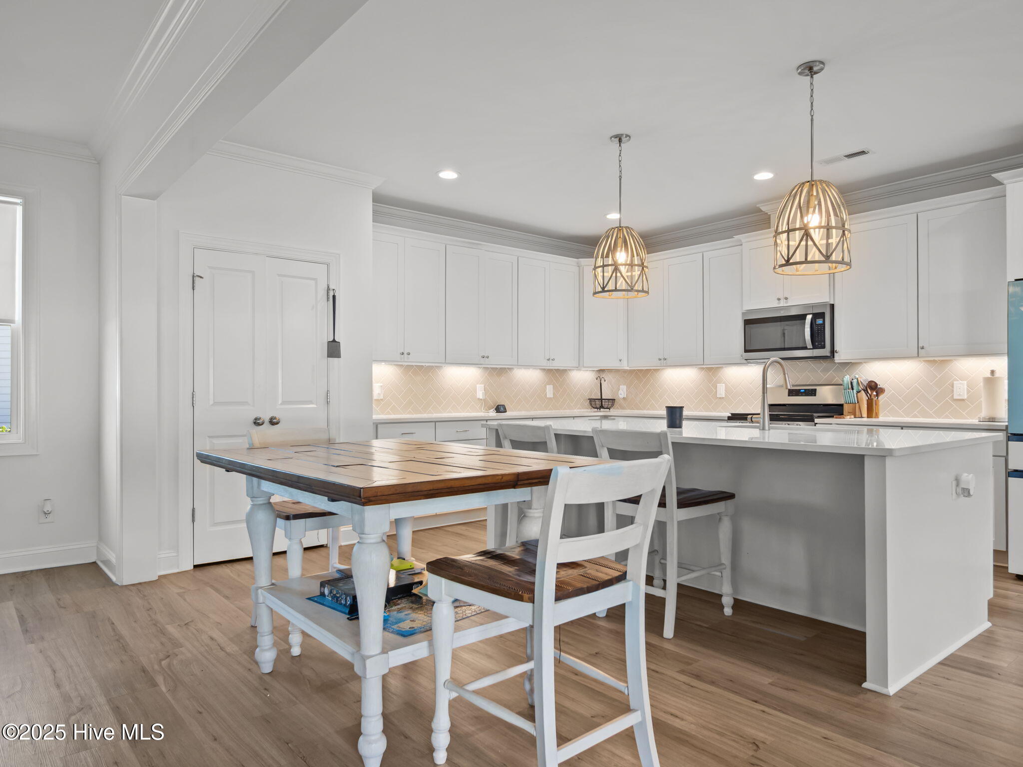 100534730 | Photo 11