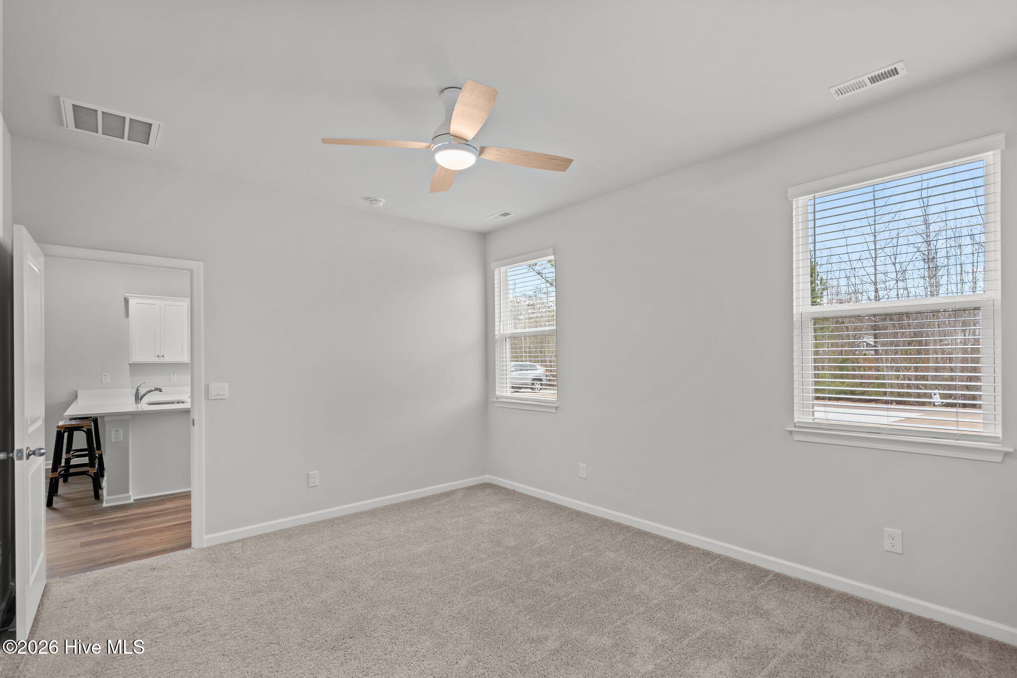 100548880 | Photo 22