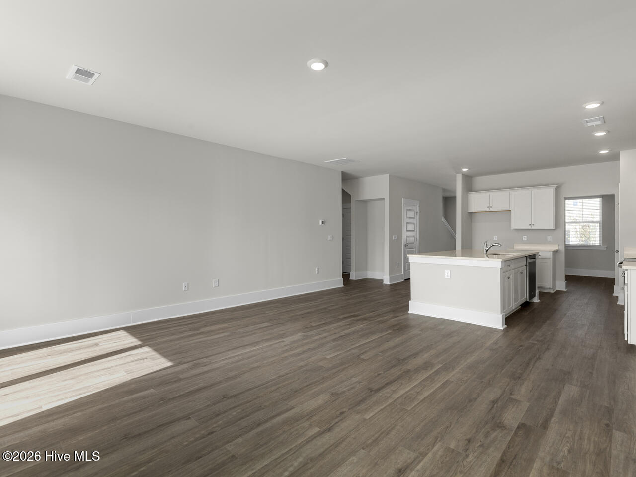 100553189 | Photo 16